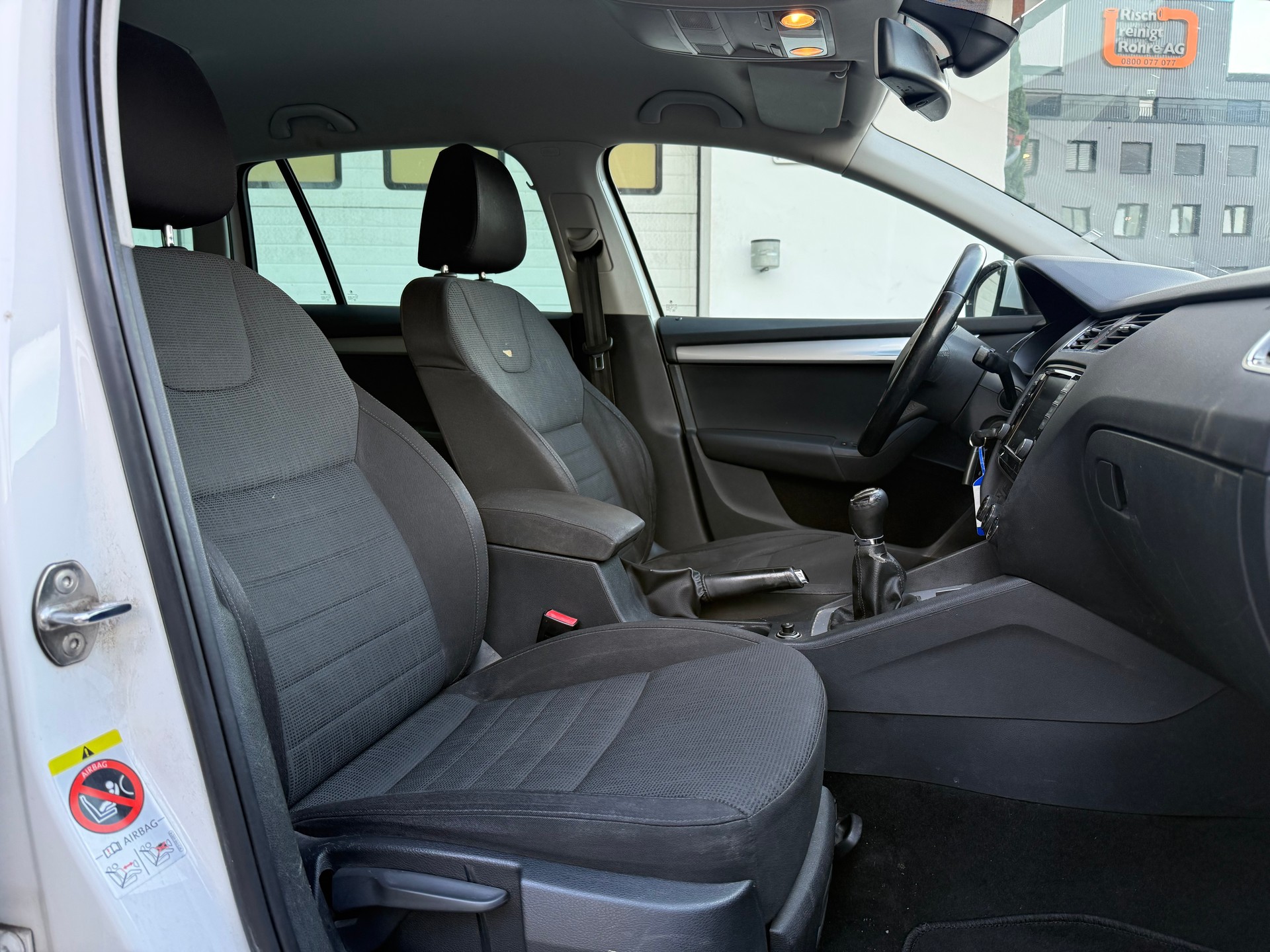 SKODA Octavia Combi 2.0 TDI Ambition 4x4-image-11