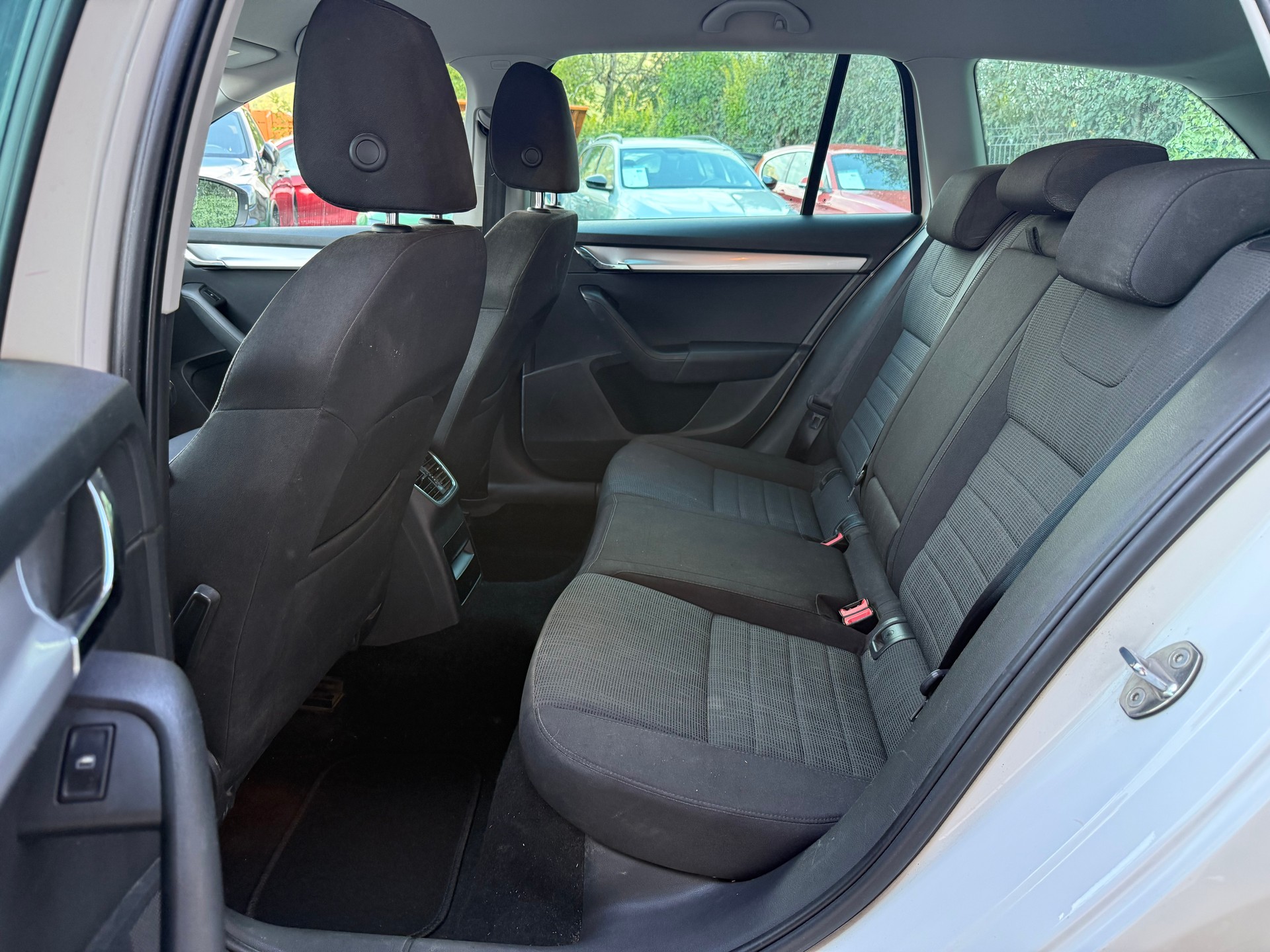 SKODA Octavia Combi 2.0 TDI Ambition 4x4-image-15