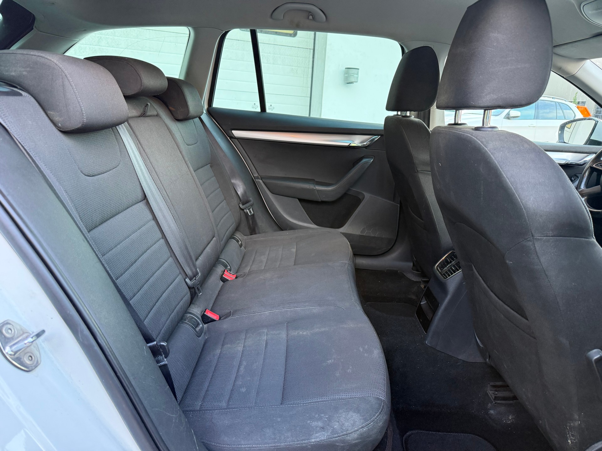 SKODA Octavia Combi 2.0 TDI Ambition 4x4-image-13