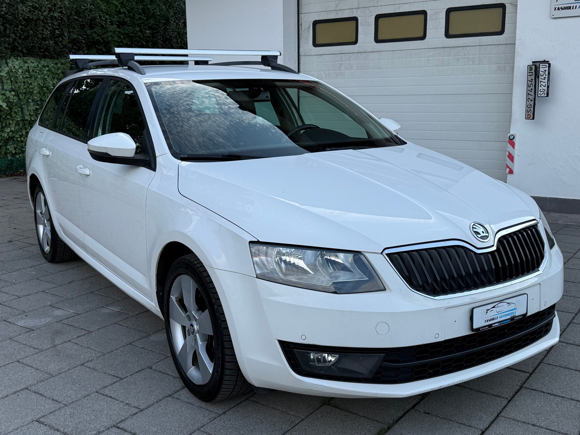 SKODA Octavia Combi 2.0 TDI Ambition 4x4-image-1
