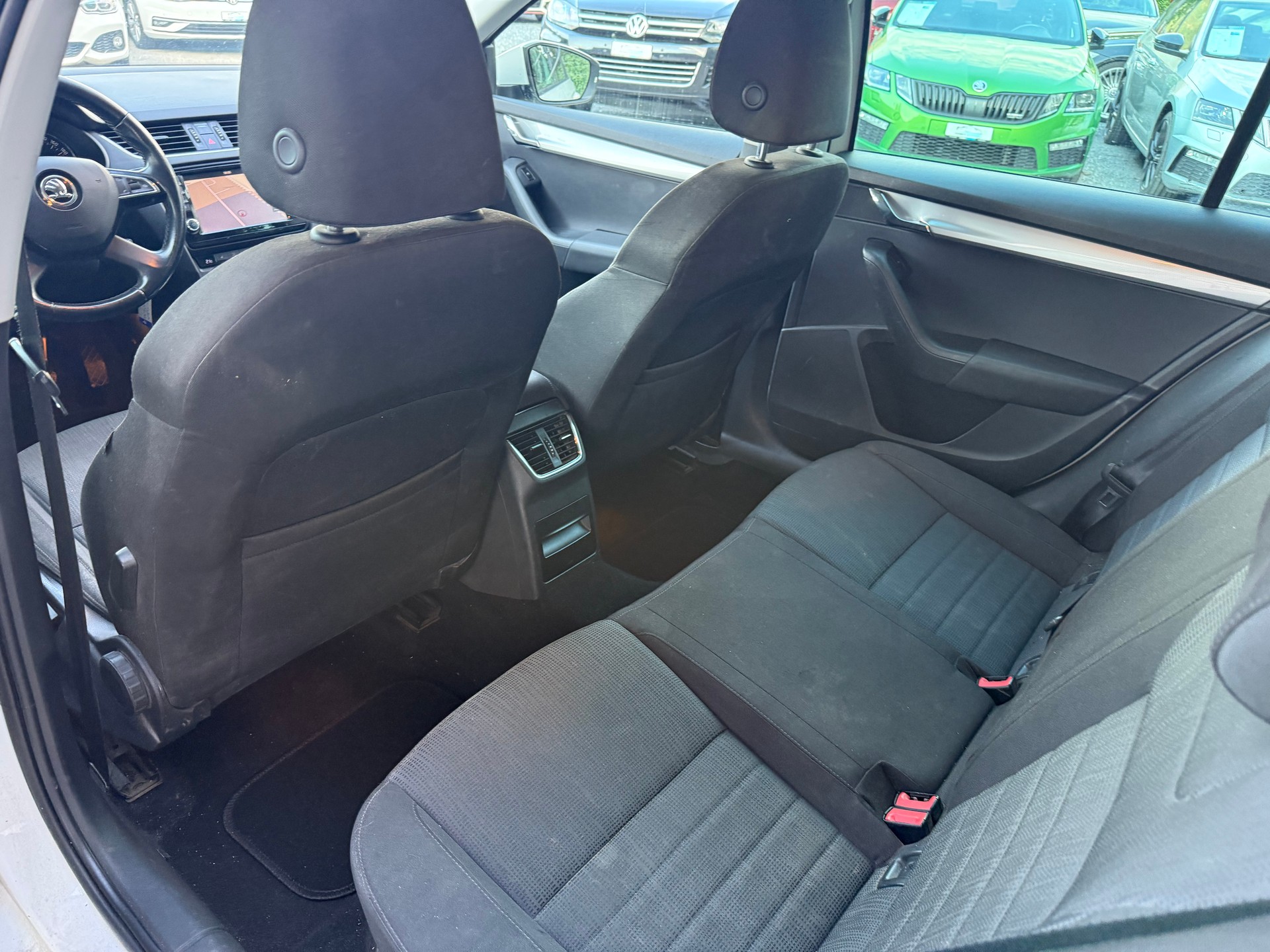 SKODA Octavia Combi 2.0 TDI Ambition 4x4-image-16