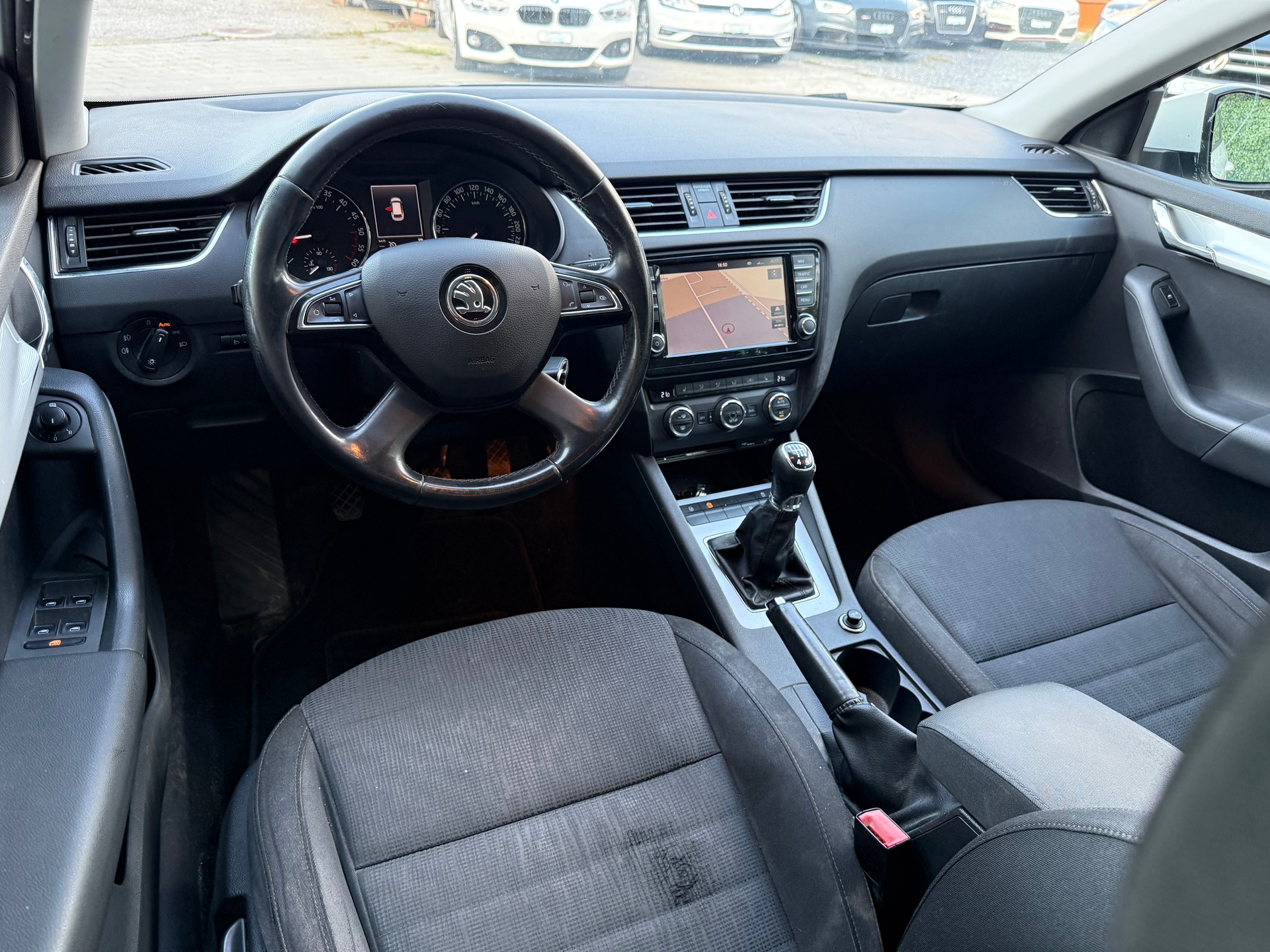 SKODA Octavia Combi 2.0 TDI Ambition 4x4-image-17