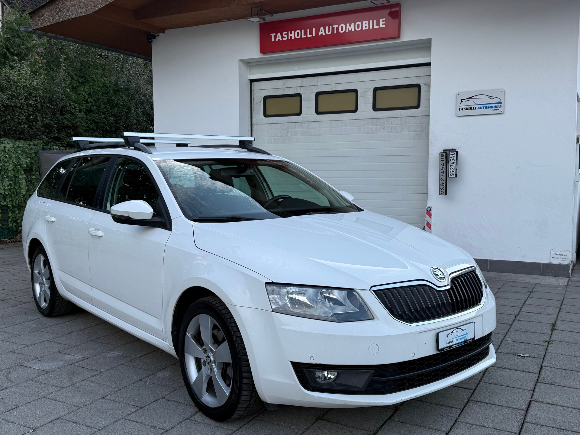 SKODA Octavia Combi 2.0 TDI Ambition 4x4-image-0
