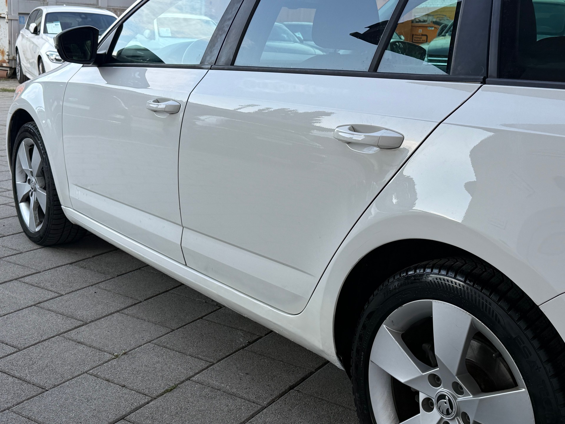SKODA Octavia Combi 2.0 TDI Ambition 4x4-image-5