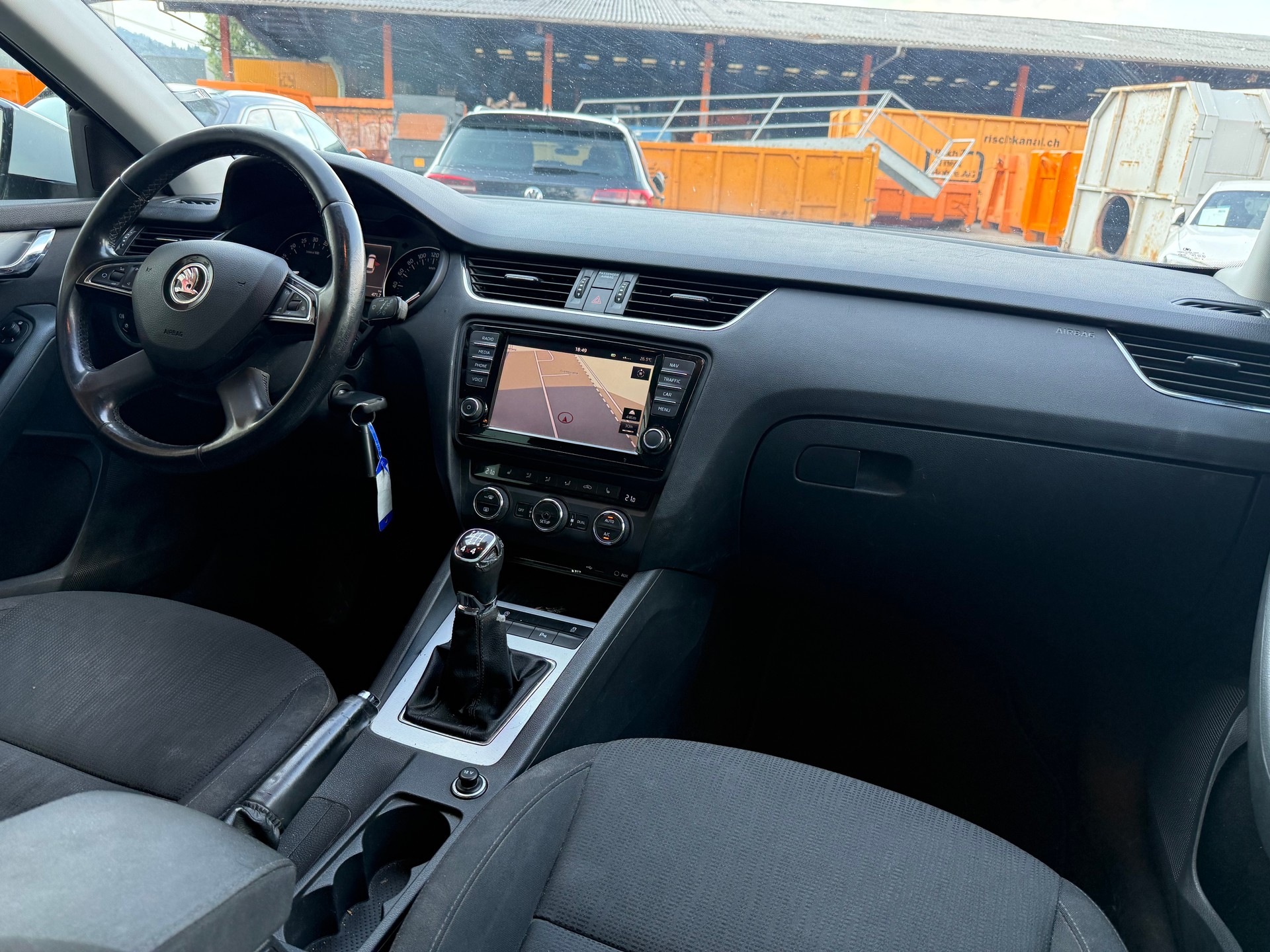 SKODA Octavia Combi 2.0 TDI Ambition 4x4-image-14