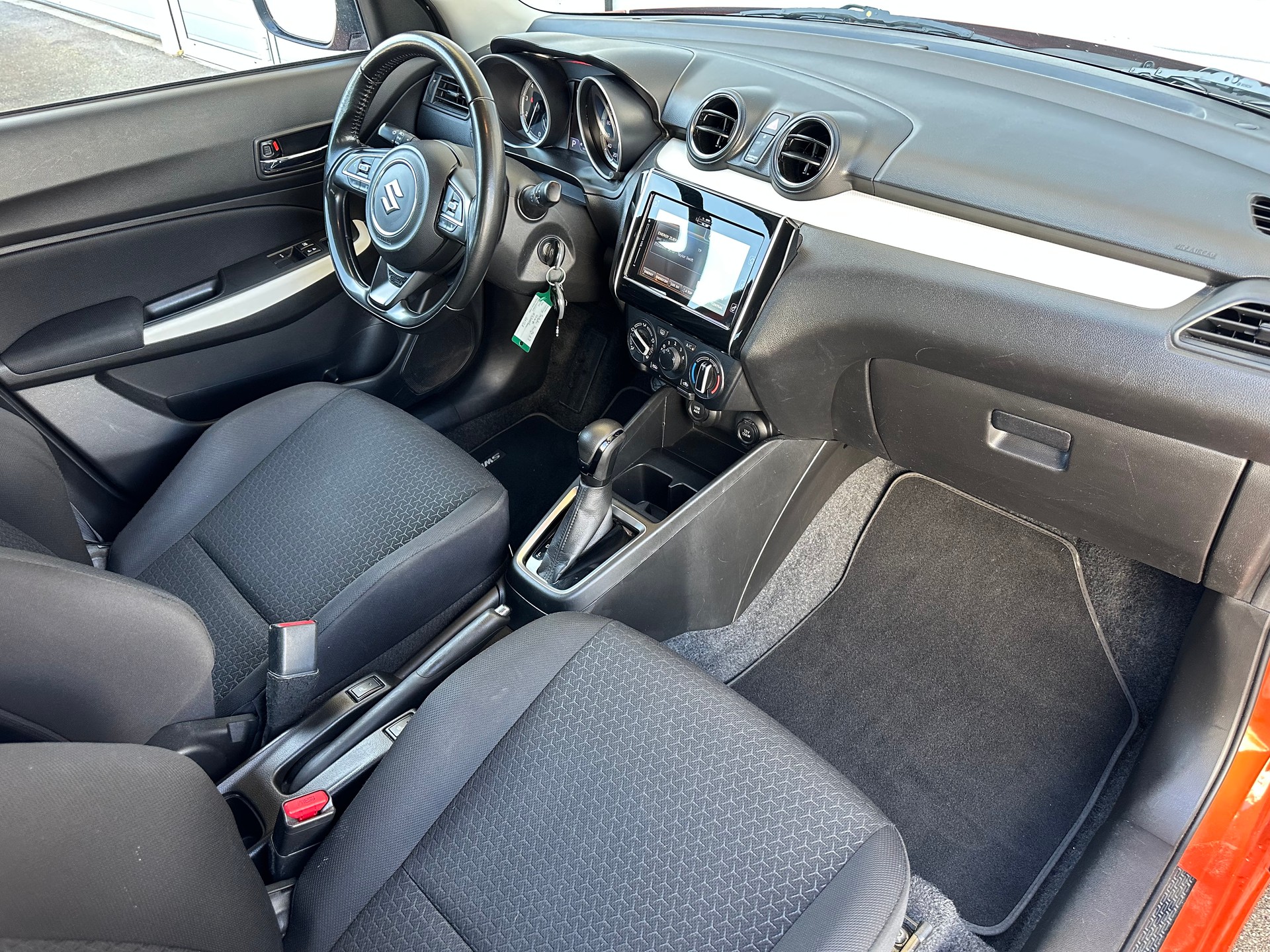 SUZUKI Swift 1.2 Compact Top Hybrid CVT-image-8