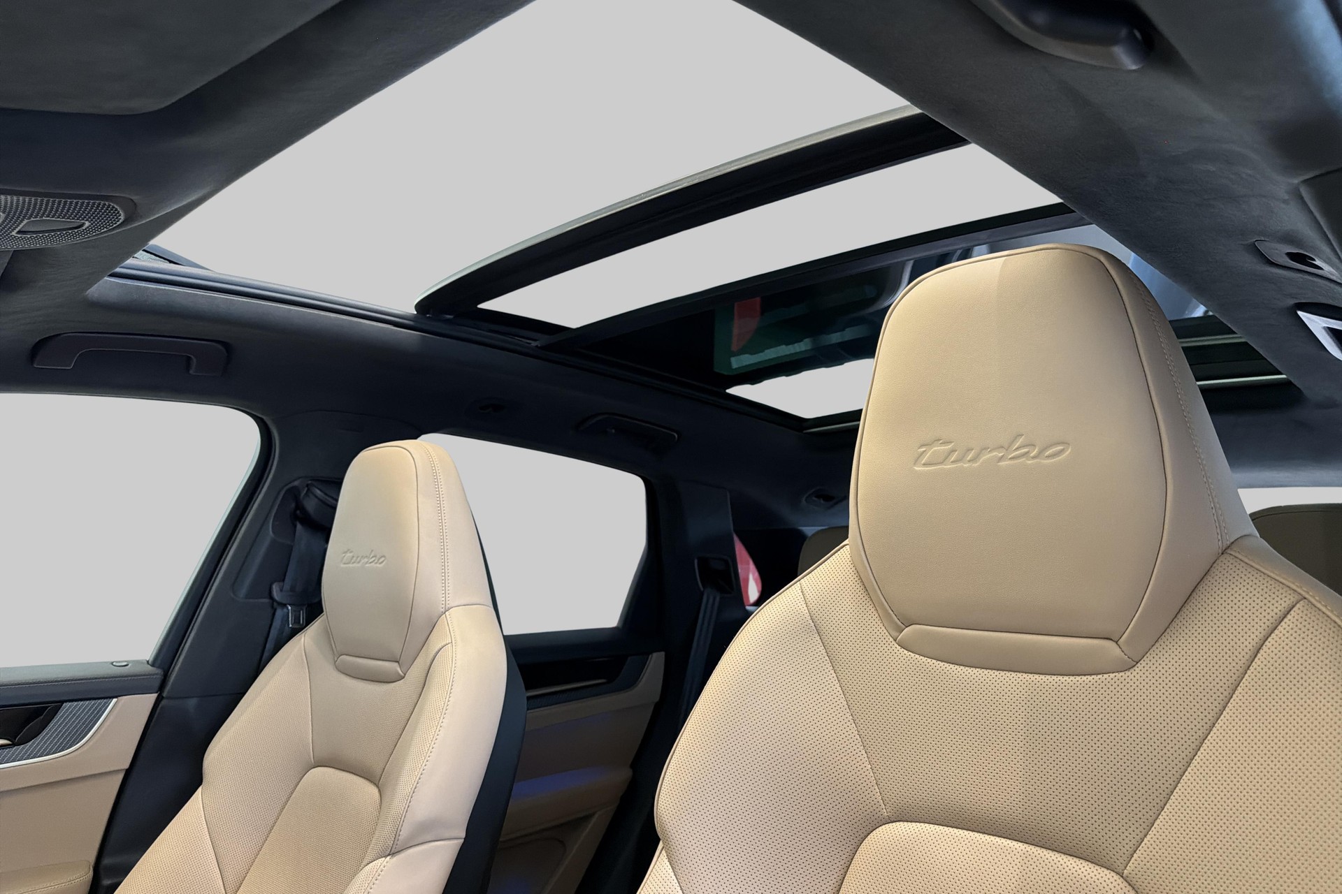 PORSCHE Cayenne Turbo E-Hybrid Tiptronic-image-19