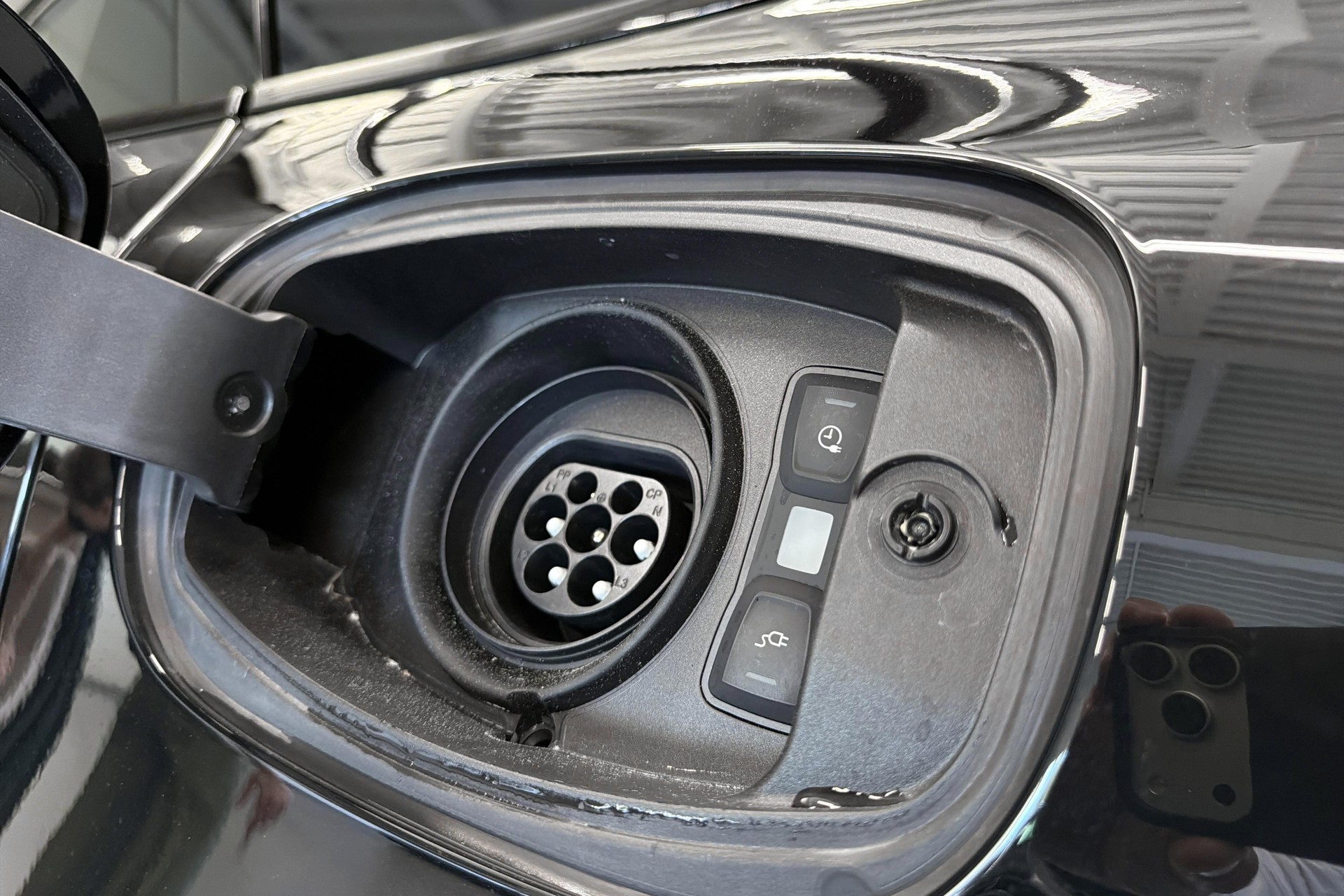 PORSCHE Cayenne Turbo E-Hybrid Tiptronic-image-21