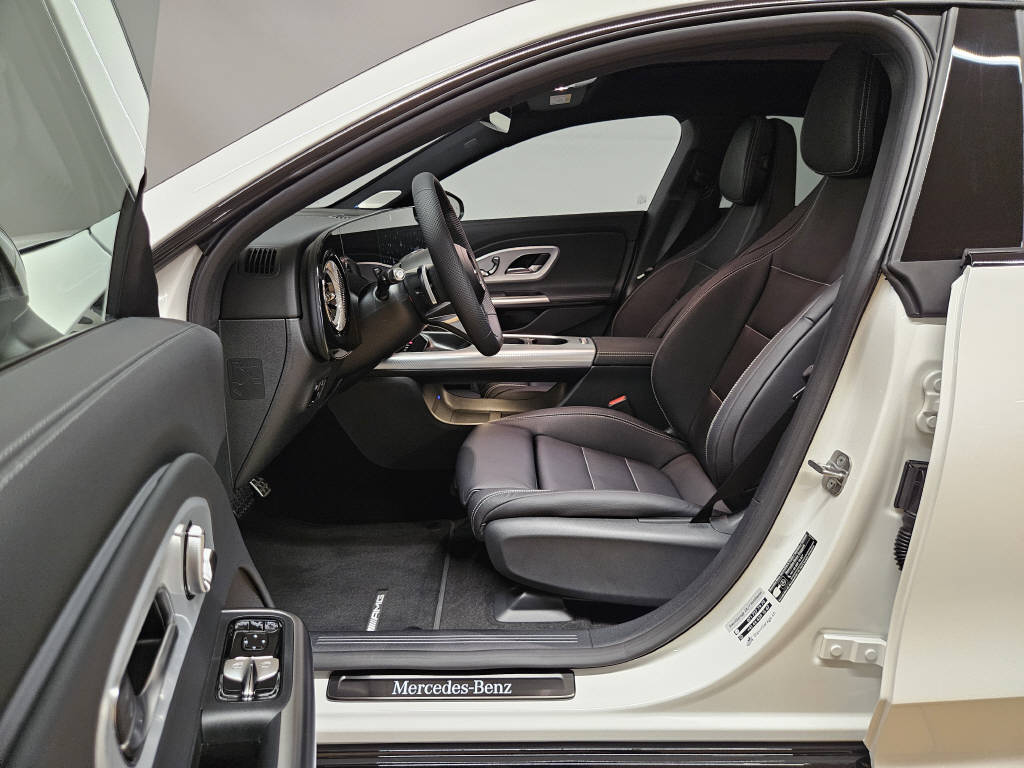 MERCEDES-BENZ CLA 220 4Matic AMG Line Shooting Brake-image-6