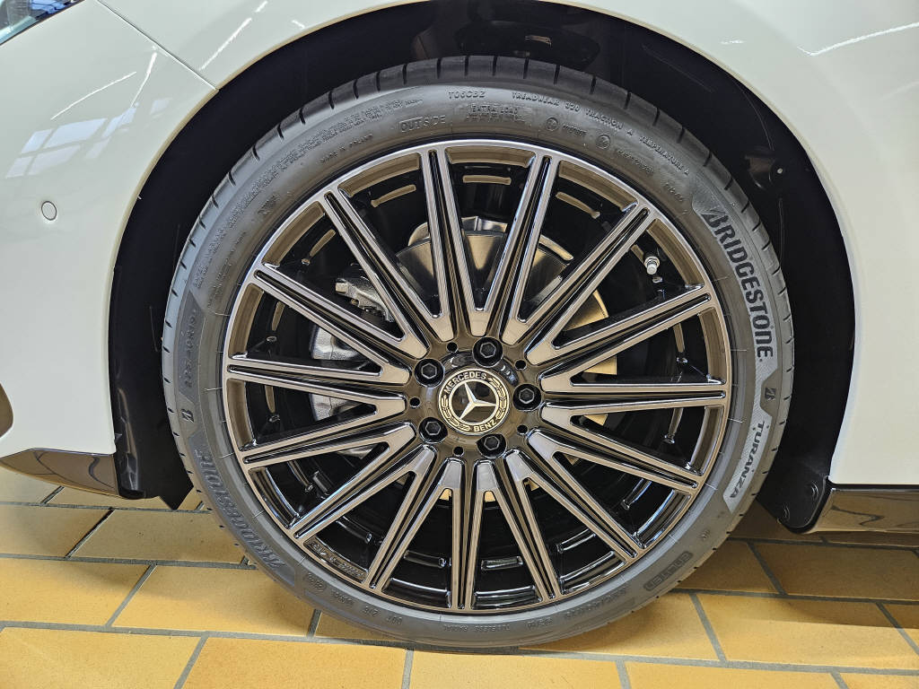 MERCEDES-BENZ CLA 220 4Matic AMG Line Shooting Brake-image-15