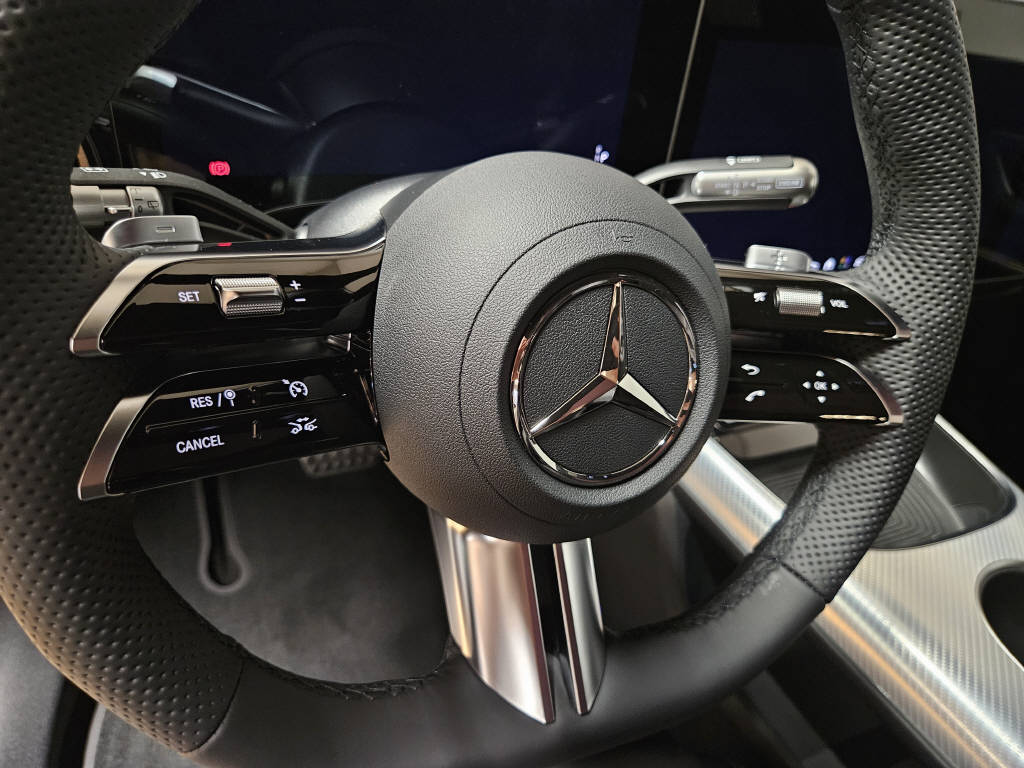 MERCEDES-BENZ CLA 220 4Matic AMG Line Shooting Brake-image-8