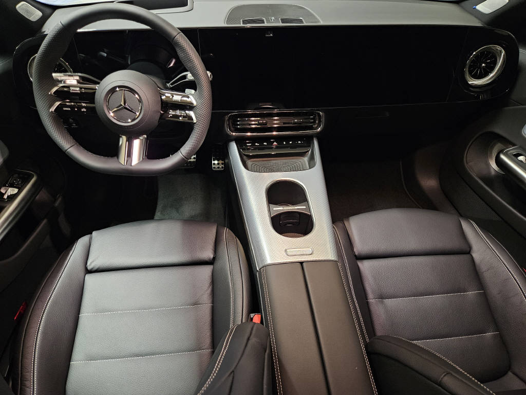 MERCEDES-BENZ CLA 220 4Matic AMG Line Shooting Brake-image-7