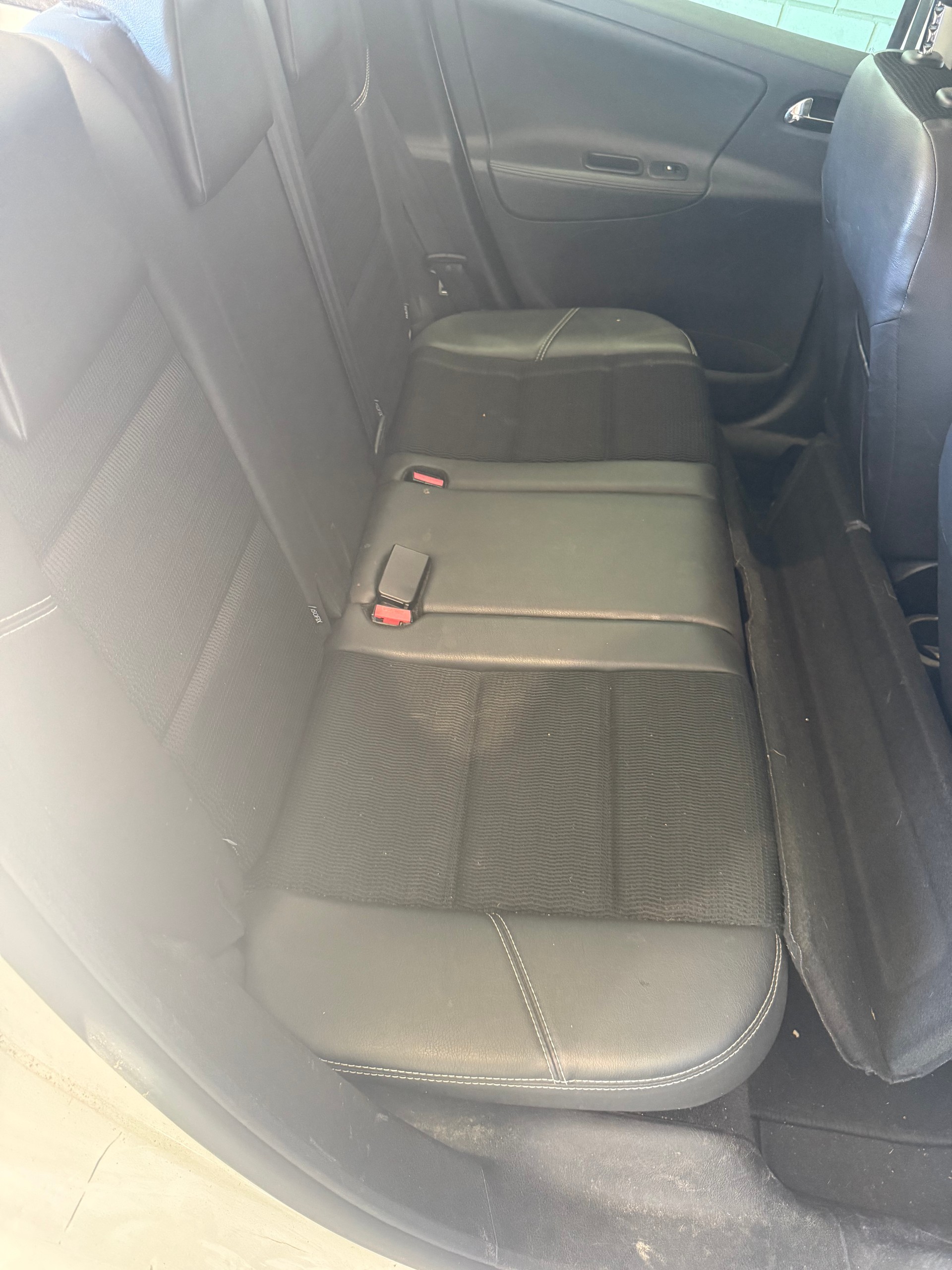 PEUGEOT 207 SW 1.4 16V Millesim 200-image-3