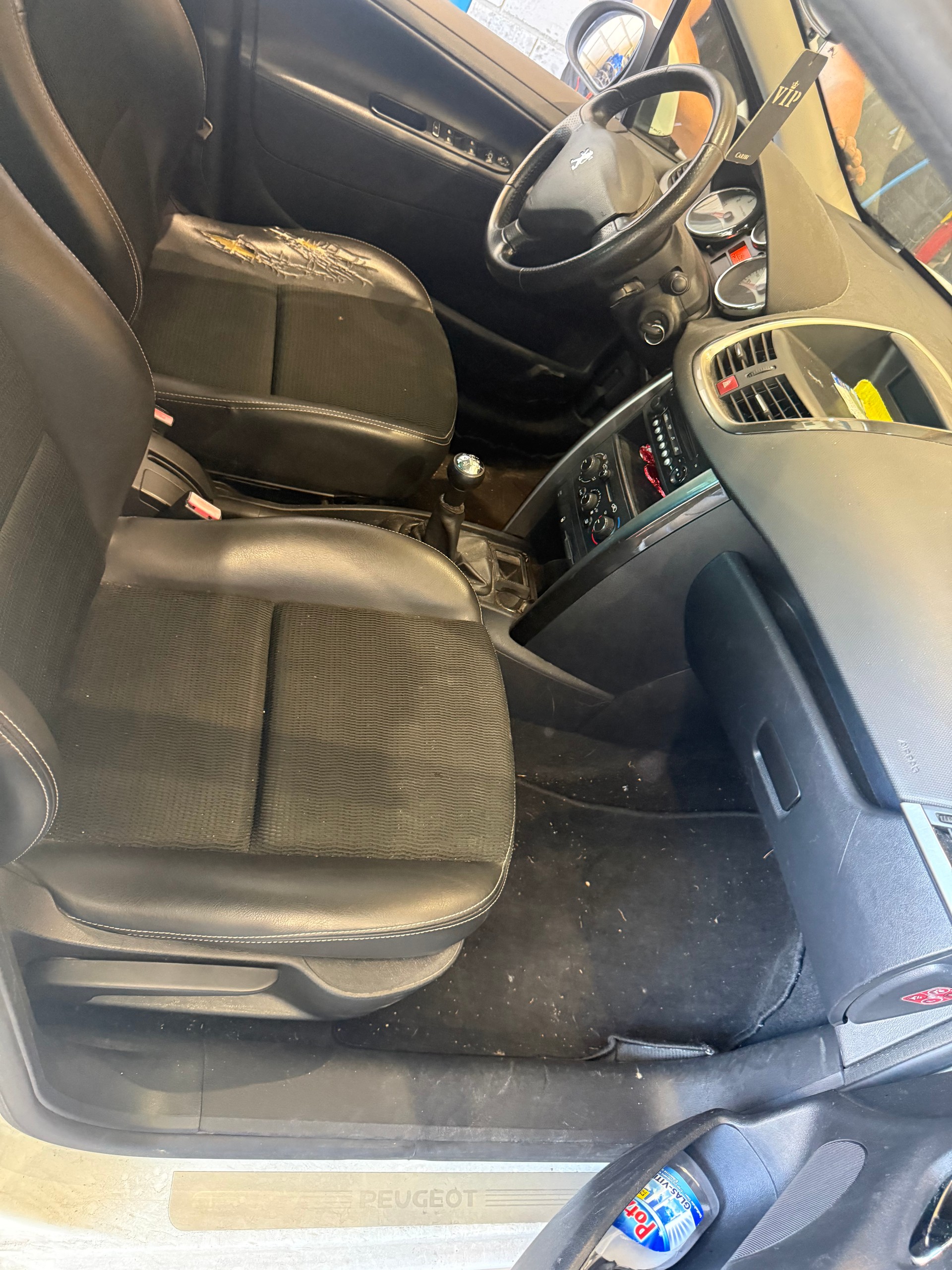 PEUGEOT 207 SW 1.4 16V Millesim 200-image-2