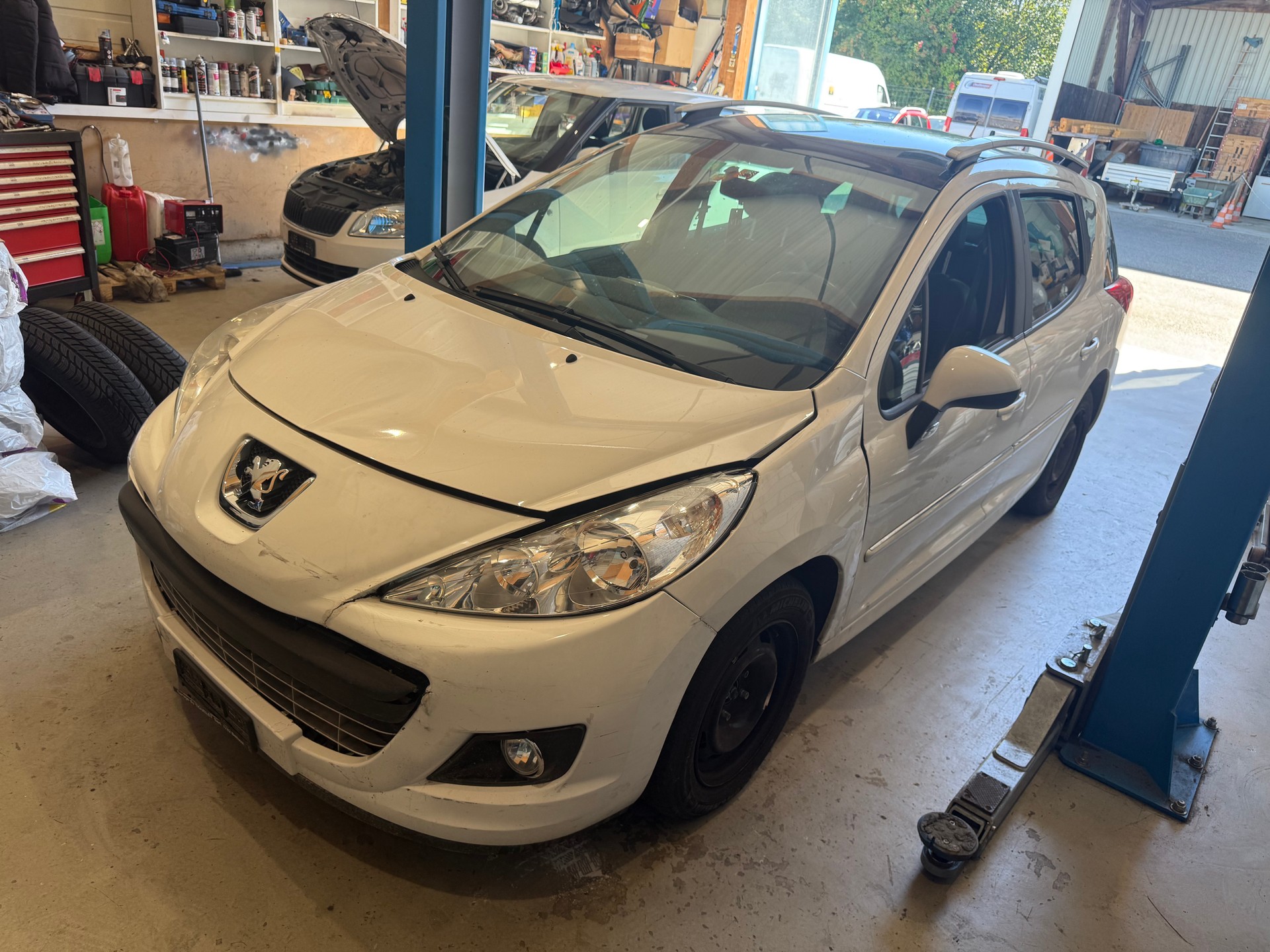 PEUGEOT 207 SW 1.4 16V Millesim 200-image-6
