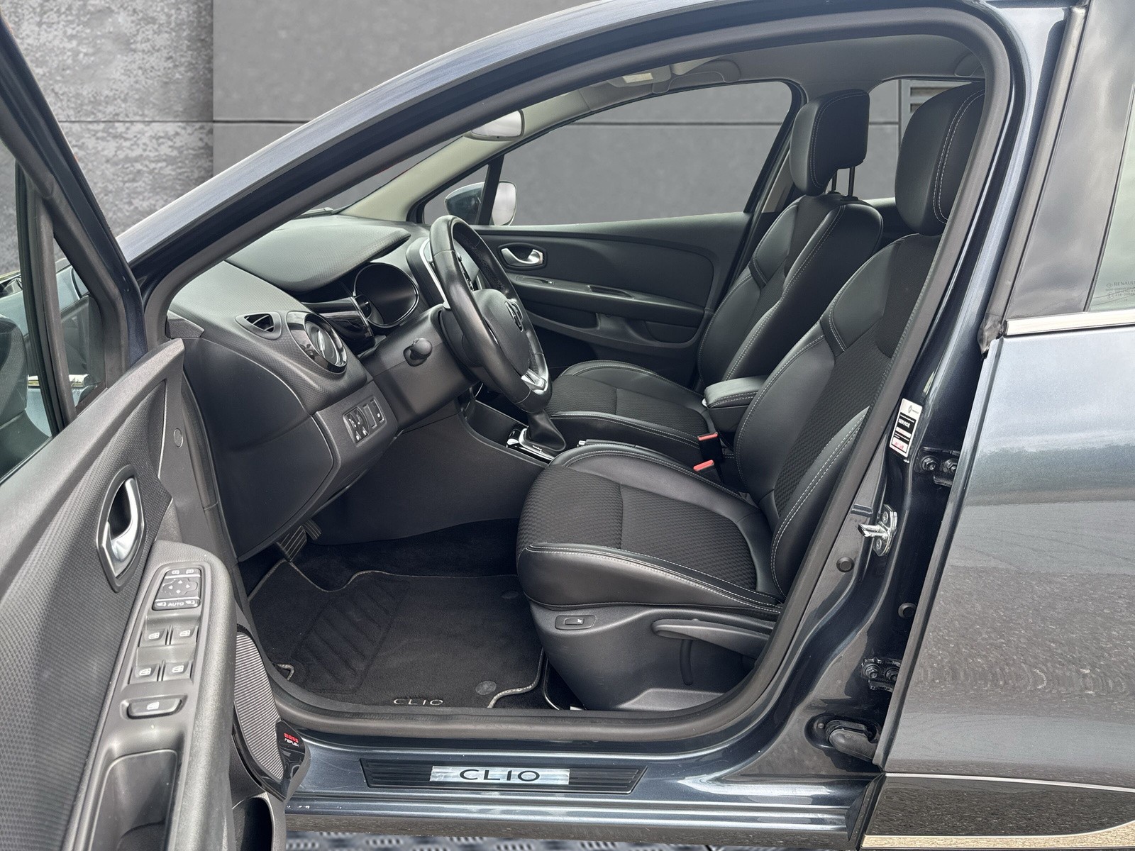 RENAULT Clio 1.2 16V T Intens EDC-image-8