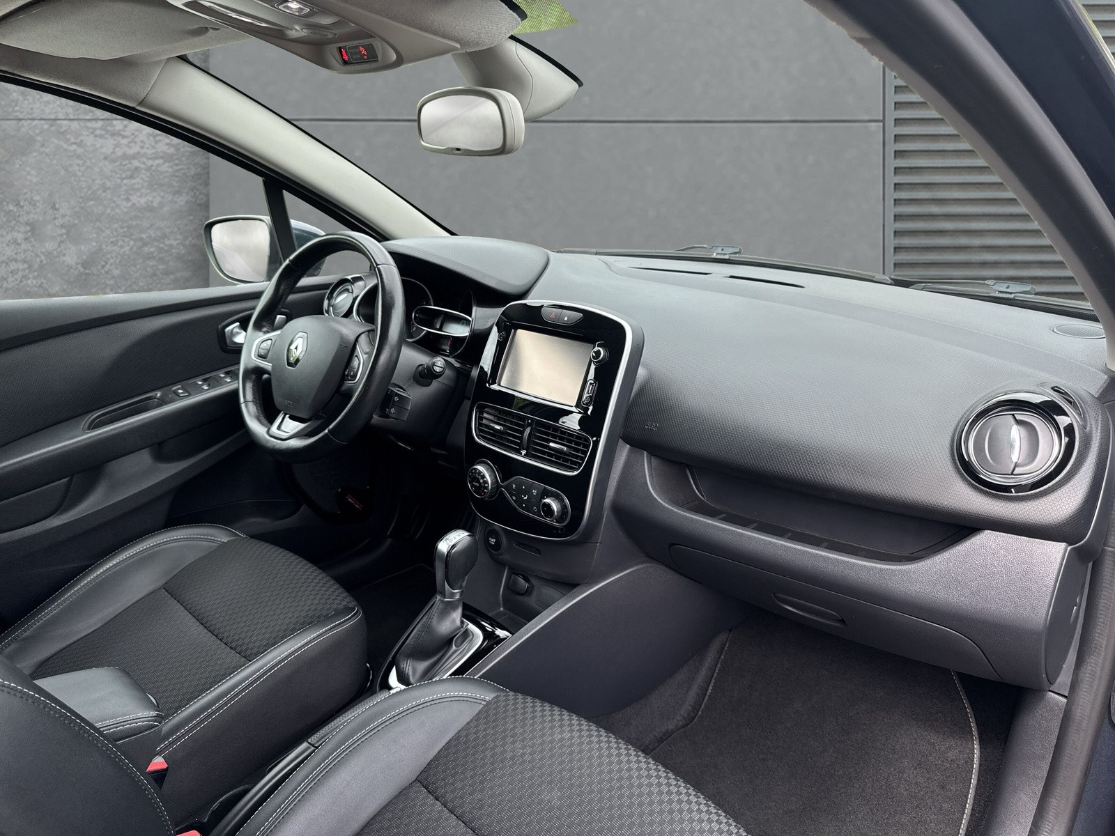RENAULT Clio 1.2 16V T Intens EDC-image-12