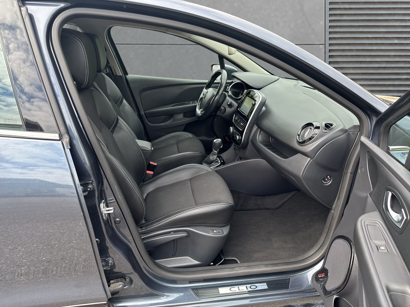 RENAULT Clio 1.2 16V T Intens EDC-image-9