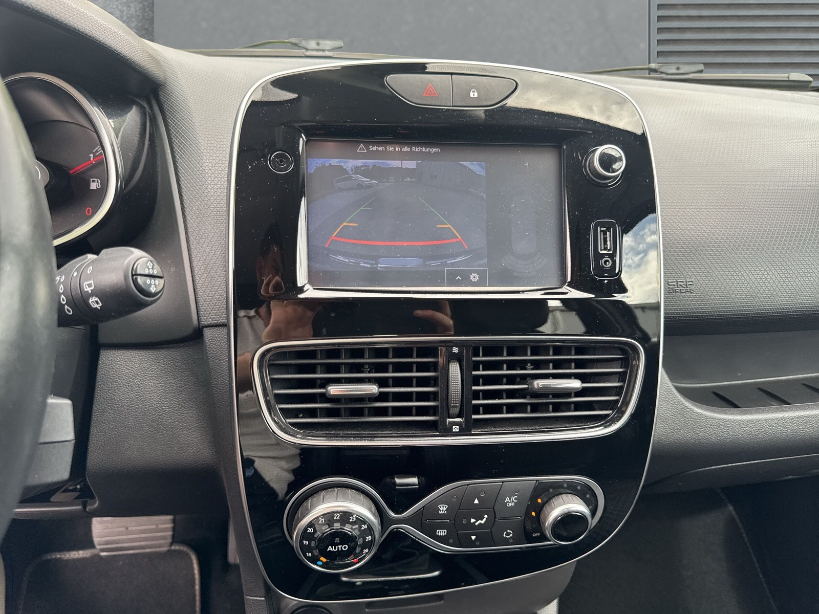 RENAULT Clio 1.2 16V T Intens EDC-image-14