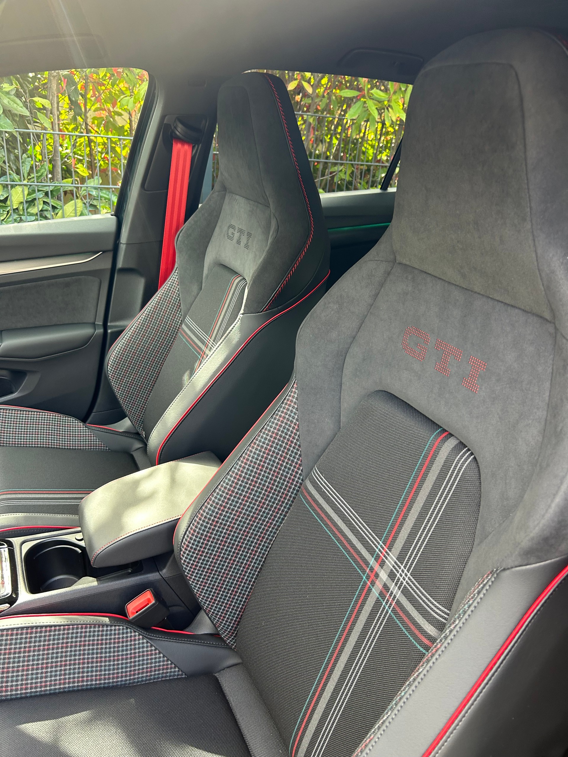 VW 2.0 TSI GTI Edition 50 DSG-image-4