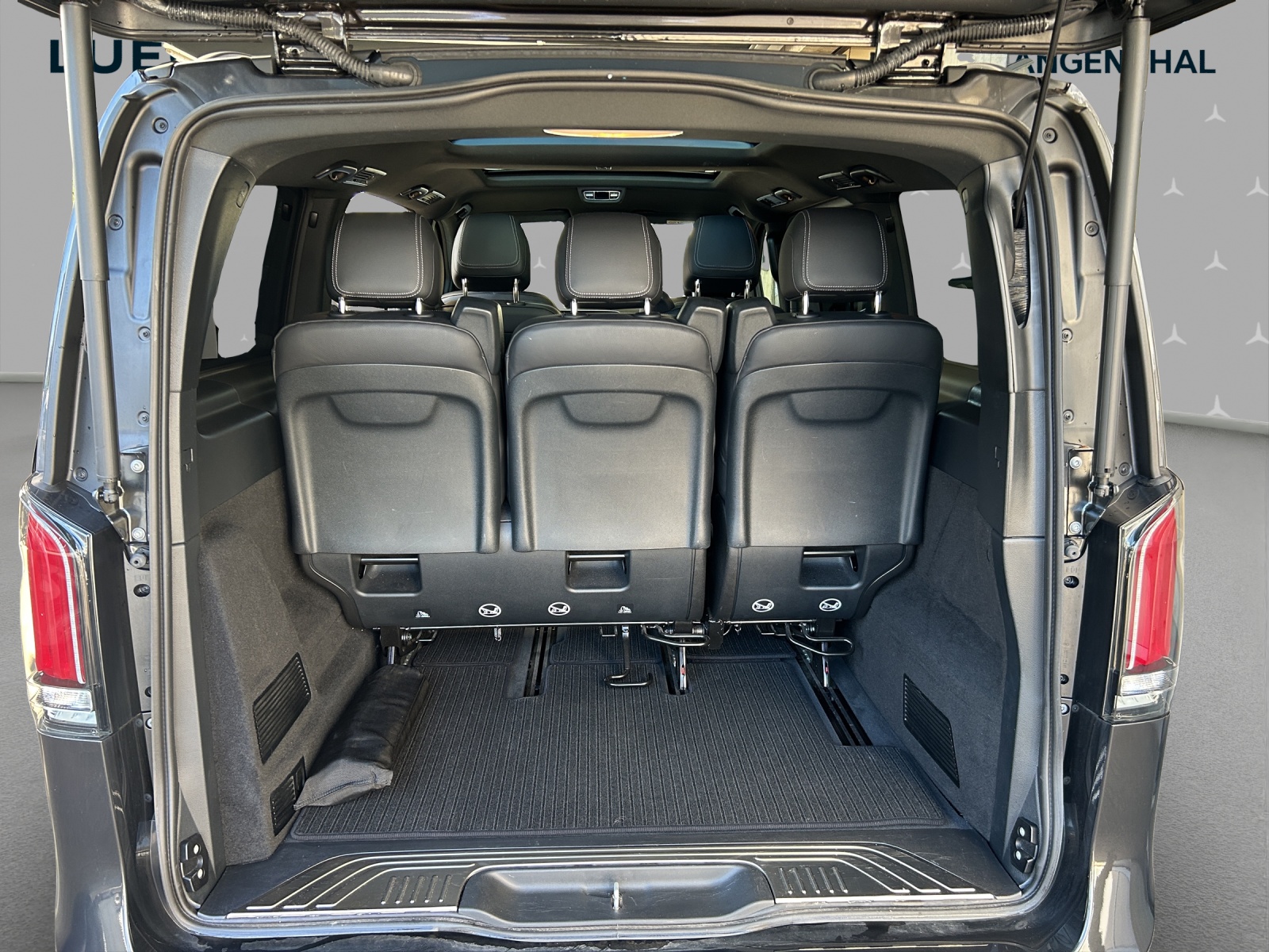MERCEDES-BENZ V 300 d lang Avantgarde 4Matic 9G-Tronic-image-15