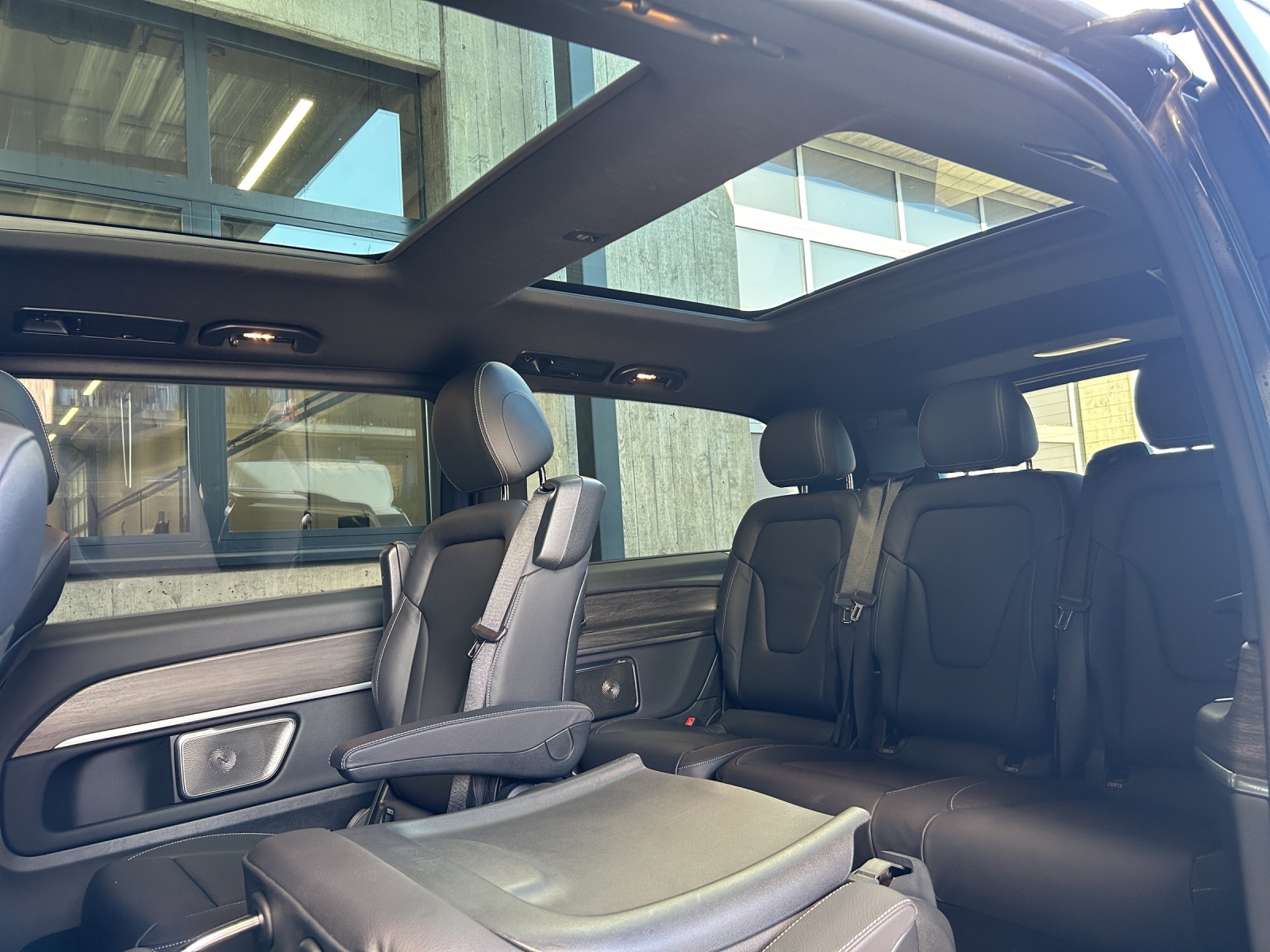 MERCEDES-BENZ V 300 d lang Avantgarde 4Matic 9G-Tronic-image-14