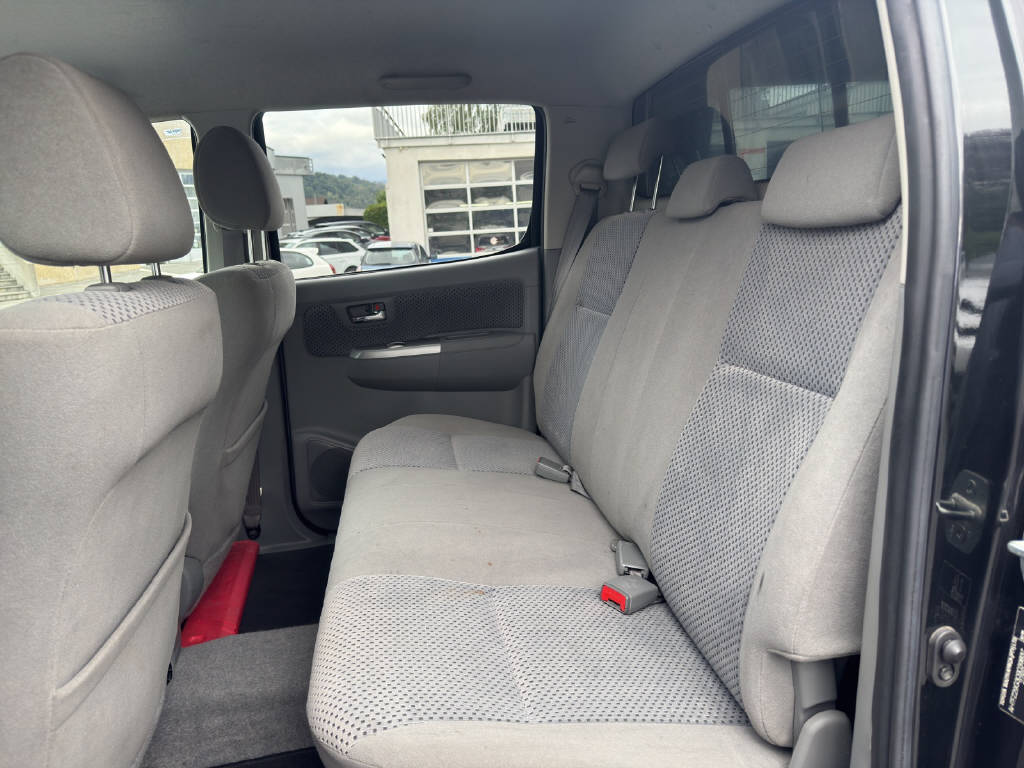 TOYOTA Hilux Double Cab.-Pick-up 3.0-4D Linea Sol-image-5