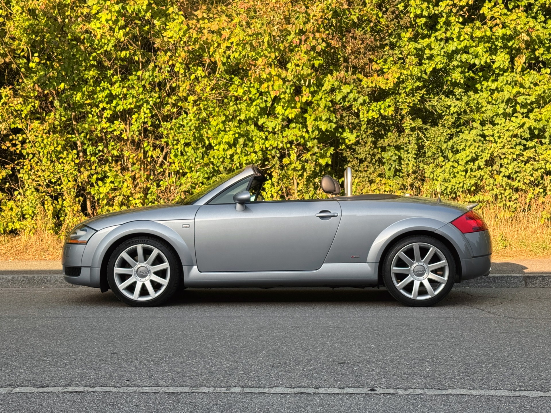 AUDI TT Roadster 1.8 T-showroom-element-3
