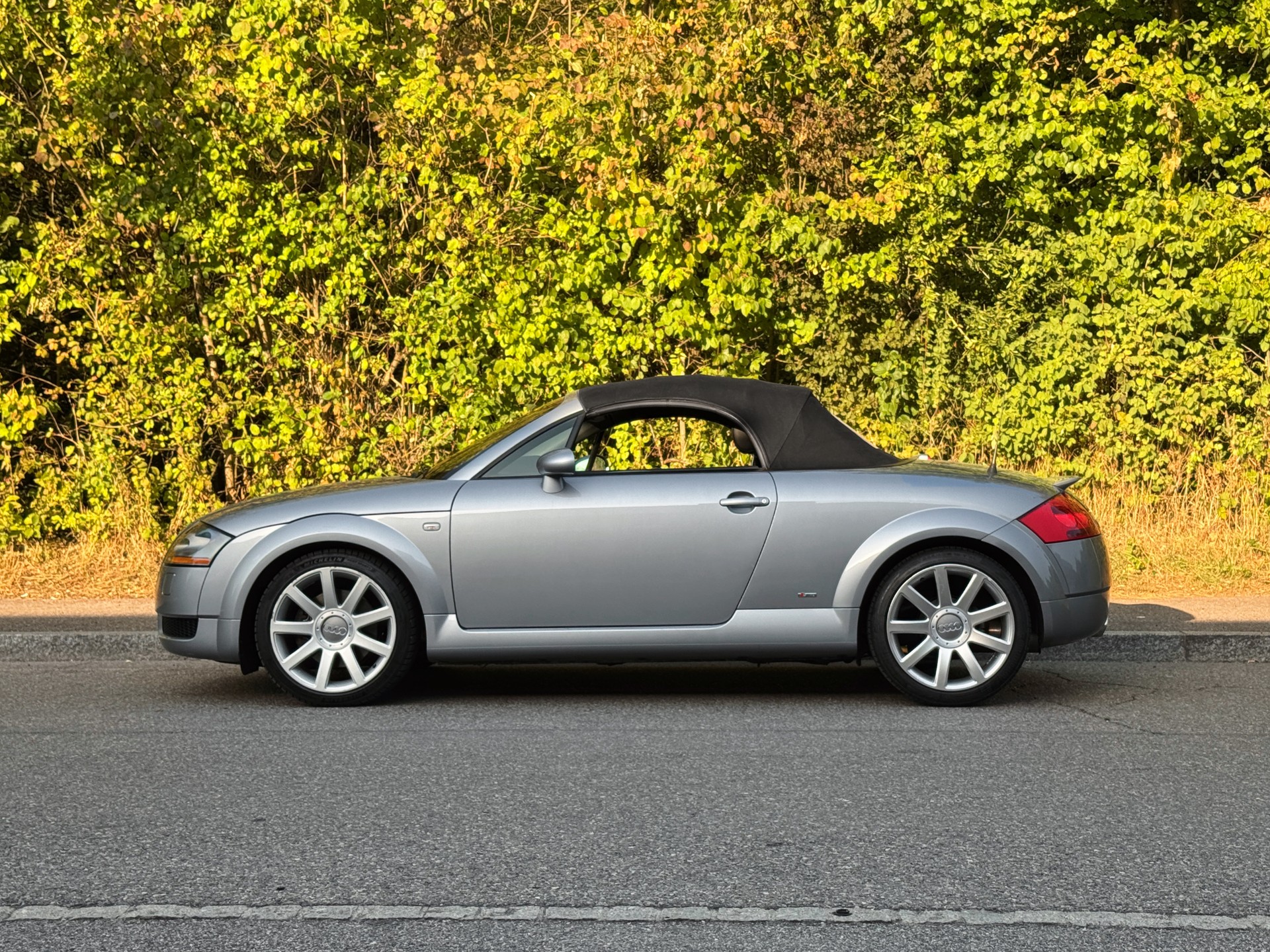 AUDI TT Roadster 1.8 T-showroom-element-2