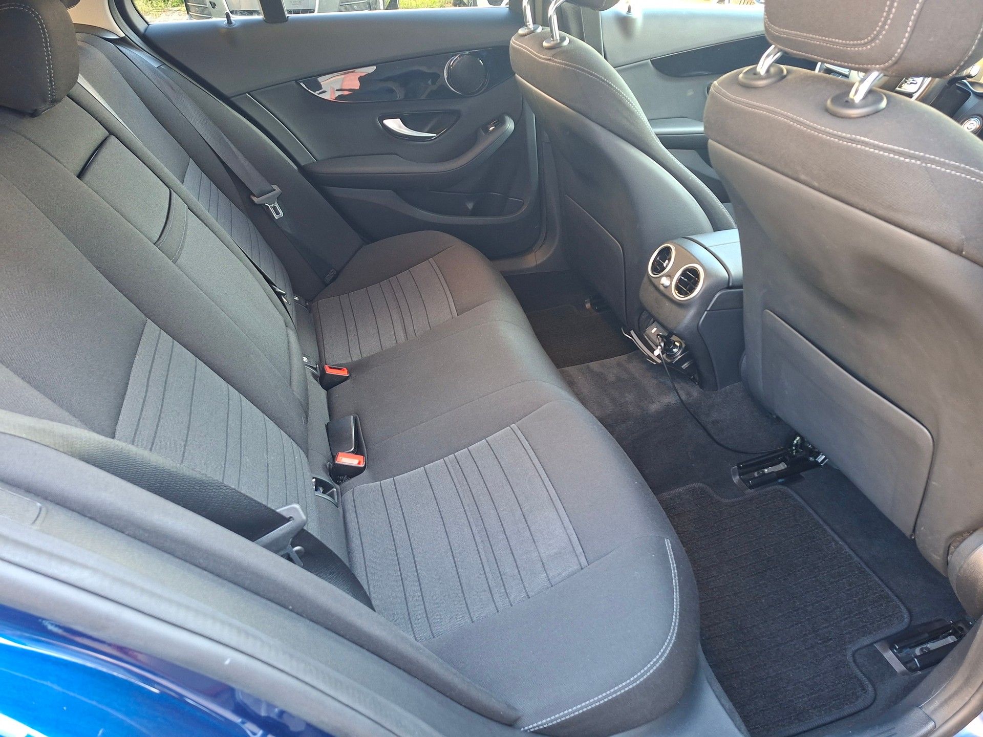MERCEDES-BENZ C 300 d Avantgarde 4Matic 9G-Tronic-image-10