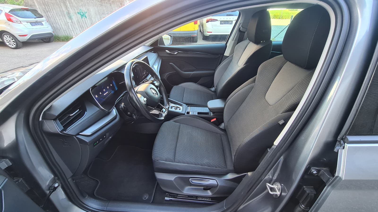 SKODA Octavia Combi 2.0 TDI DSG Ambition ** Gr-Navi ** Sitzheizung ** Abstandsregelsysteme ** Virtual Cockpit ** Neues Modell 2023 **-image-18