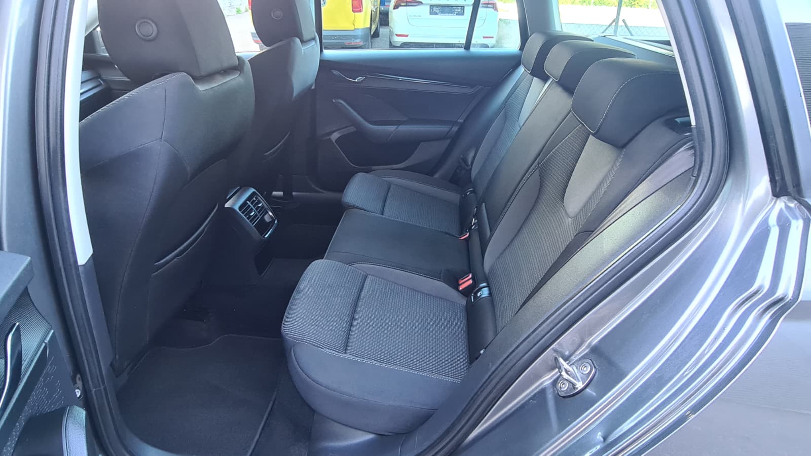 SKODA Octavia Combi 2.0 TDI DSG Ambition ** Gr-Navi ** Sitzheizung ** Abstandsregelsysteme ** Virtual Cockpit ** Neues Modell 2023 **-image-19