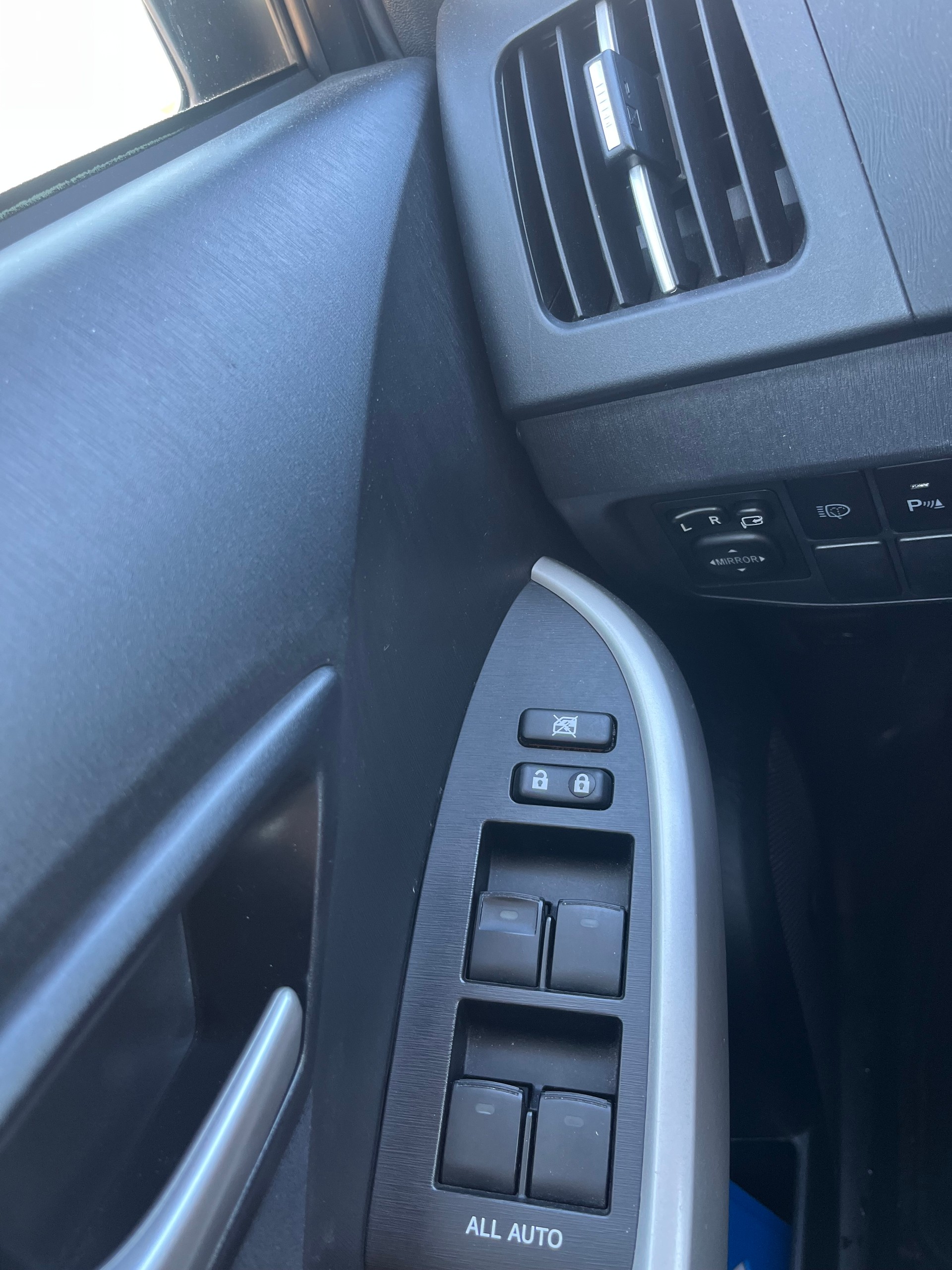 TOYOTA Prius 1.8 16V HSD Sol Premium-image-15