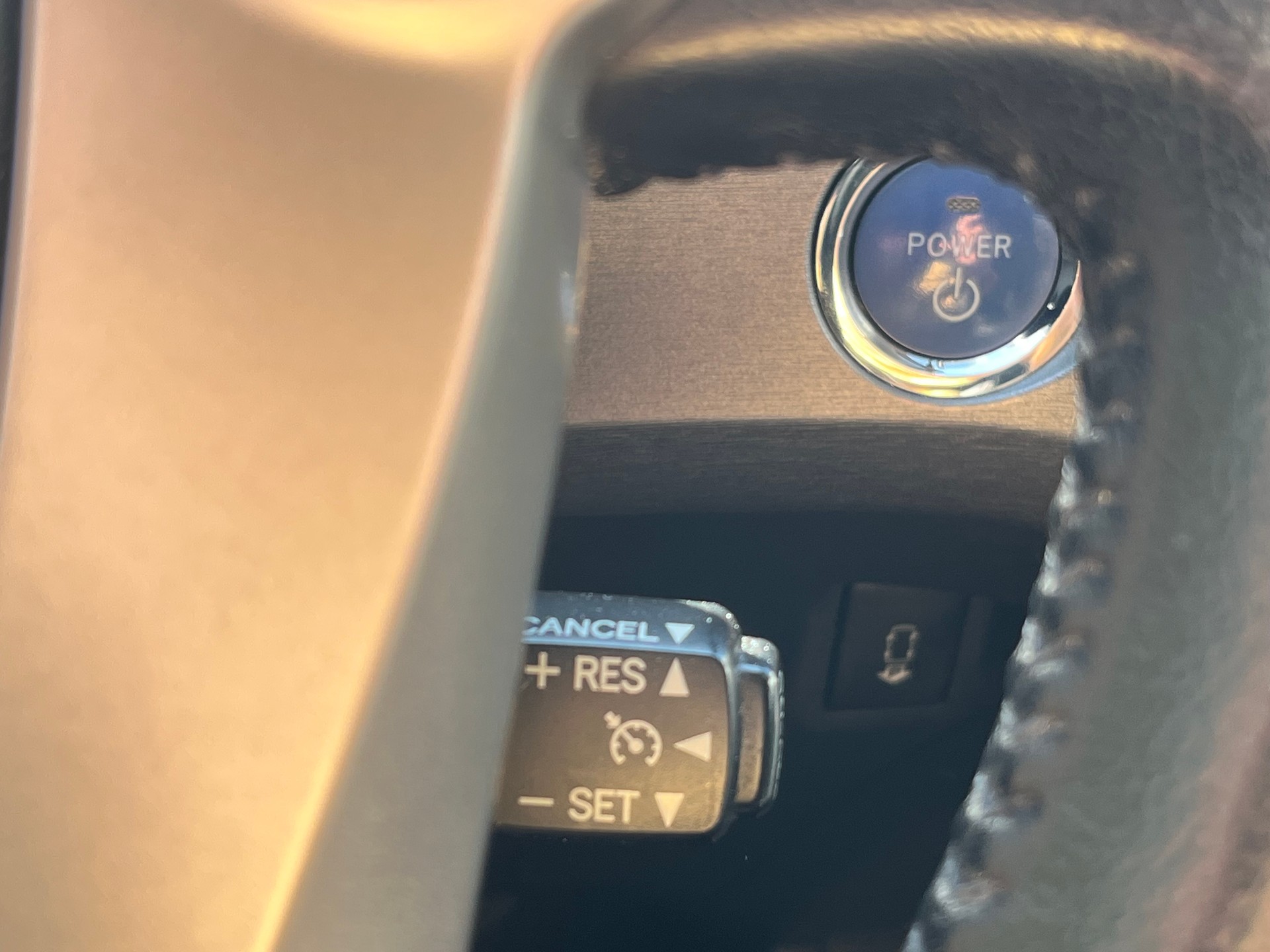 TOYOTA Prius 1.8 16V HSD Sol Premium-image-14