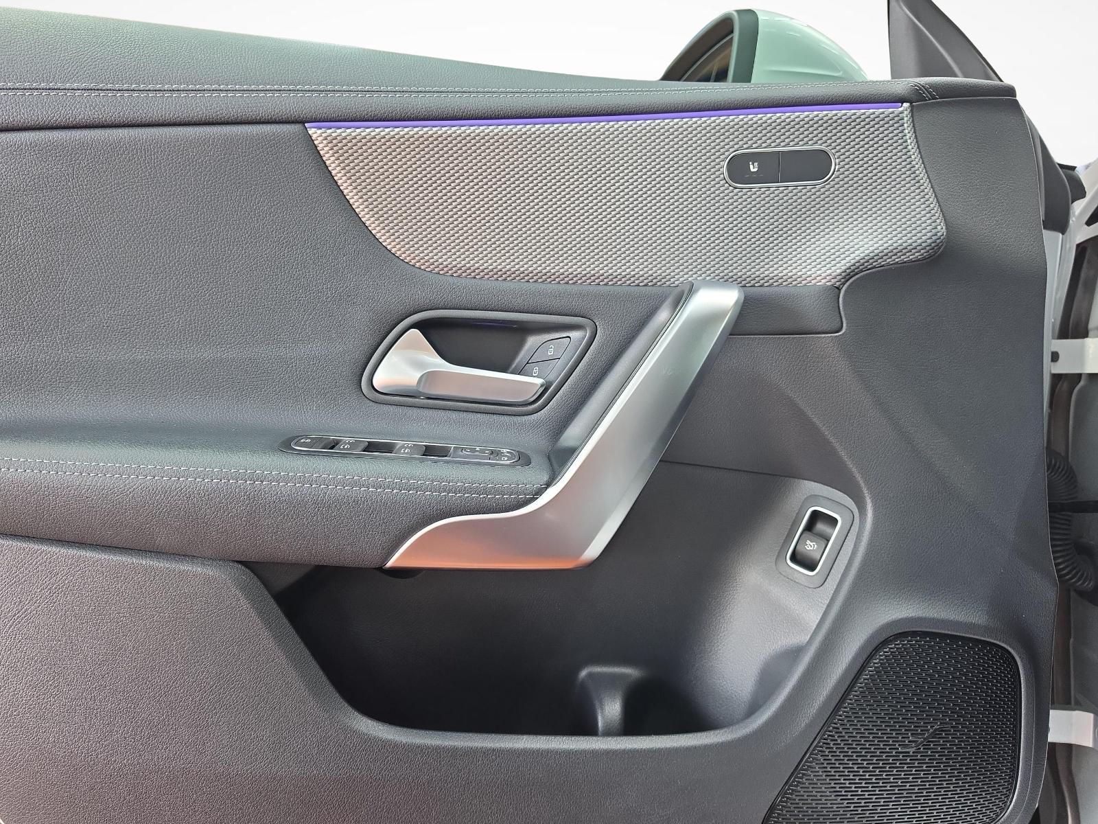 MERCEDES-BENZ CLA 200 Coupé Progressive Line-image-9