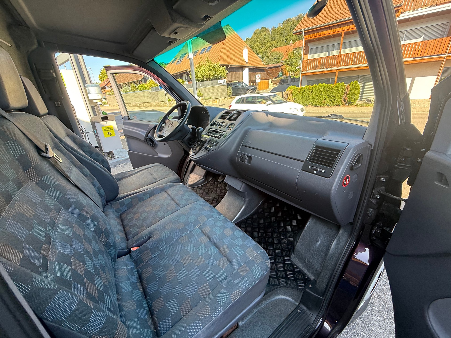 MERCEDES-BENZ Vito 113 2.0i-16-image-11