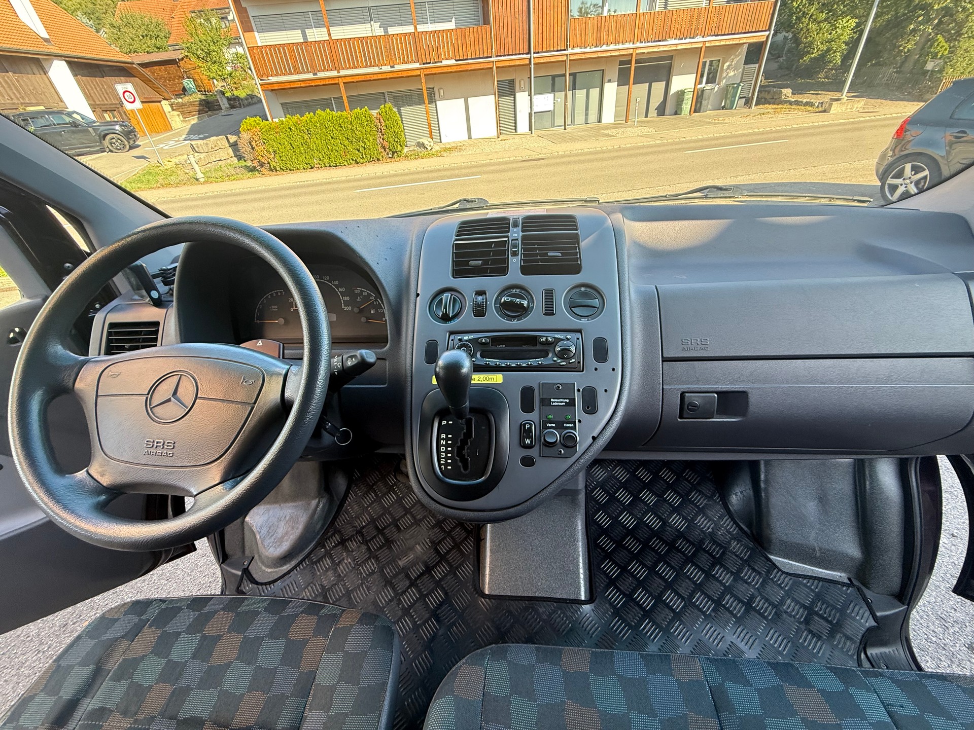 MERCEDES-BENZ Vito 113 2.0i-16-image-12