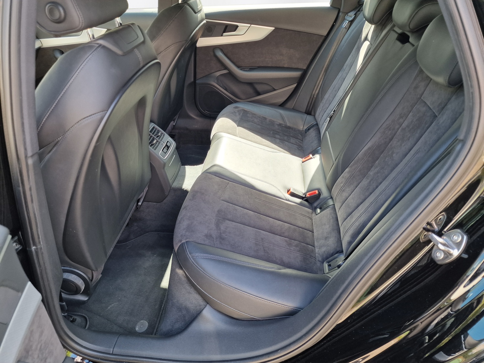 AUDI A4 Avant 2.0 TFSI Sport S-tronic-image-9