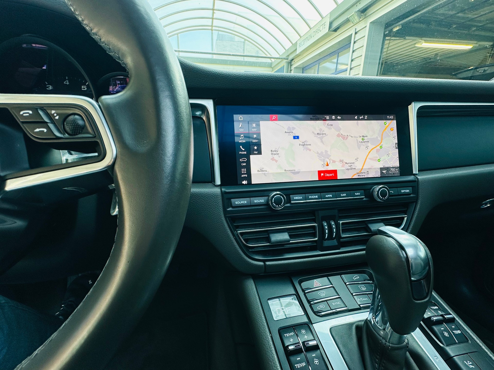 PORSCHE Macan PDK-image-12