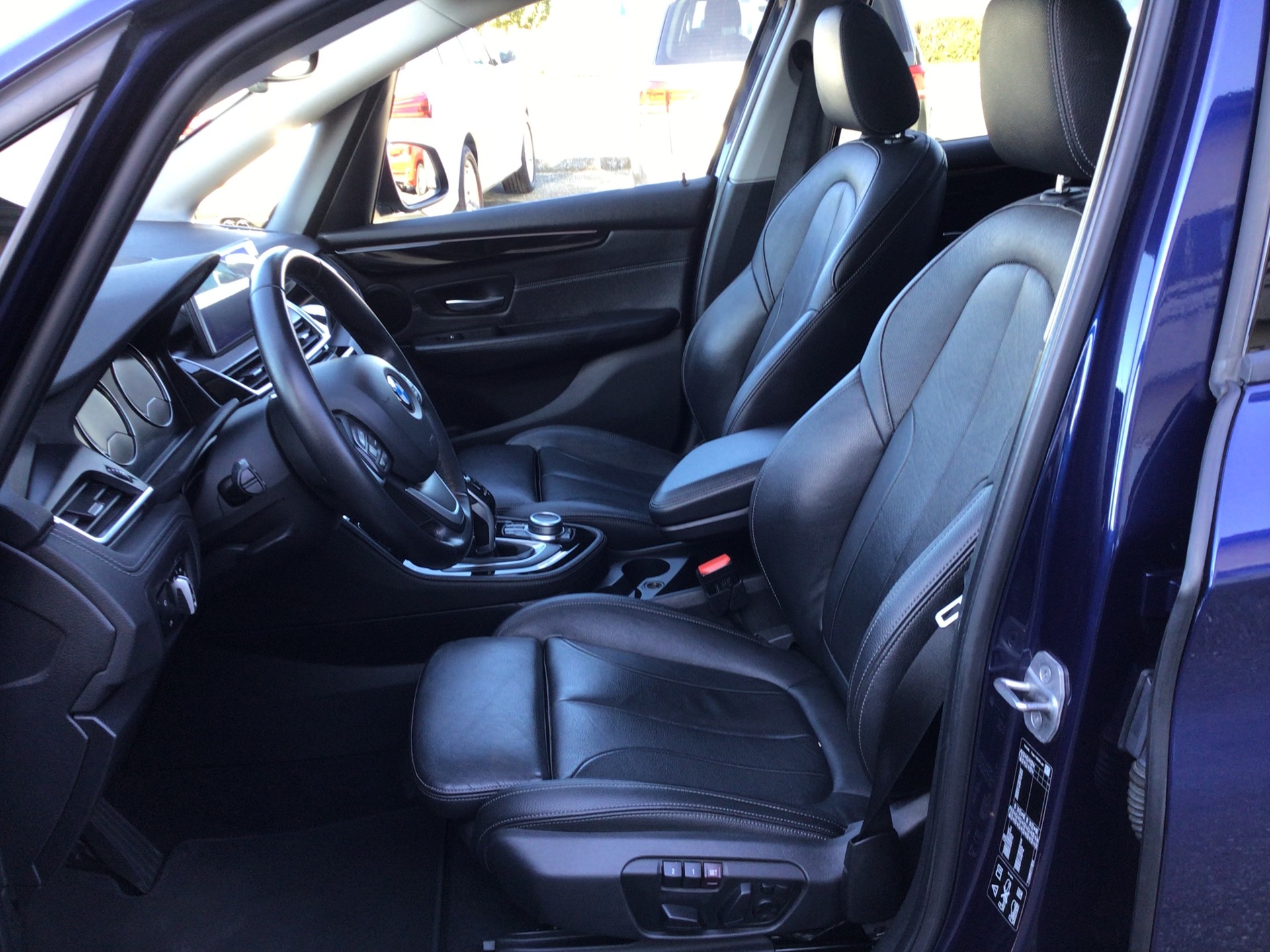 BMW 218d xDrive Active Tourer Steptronic-image-5