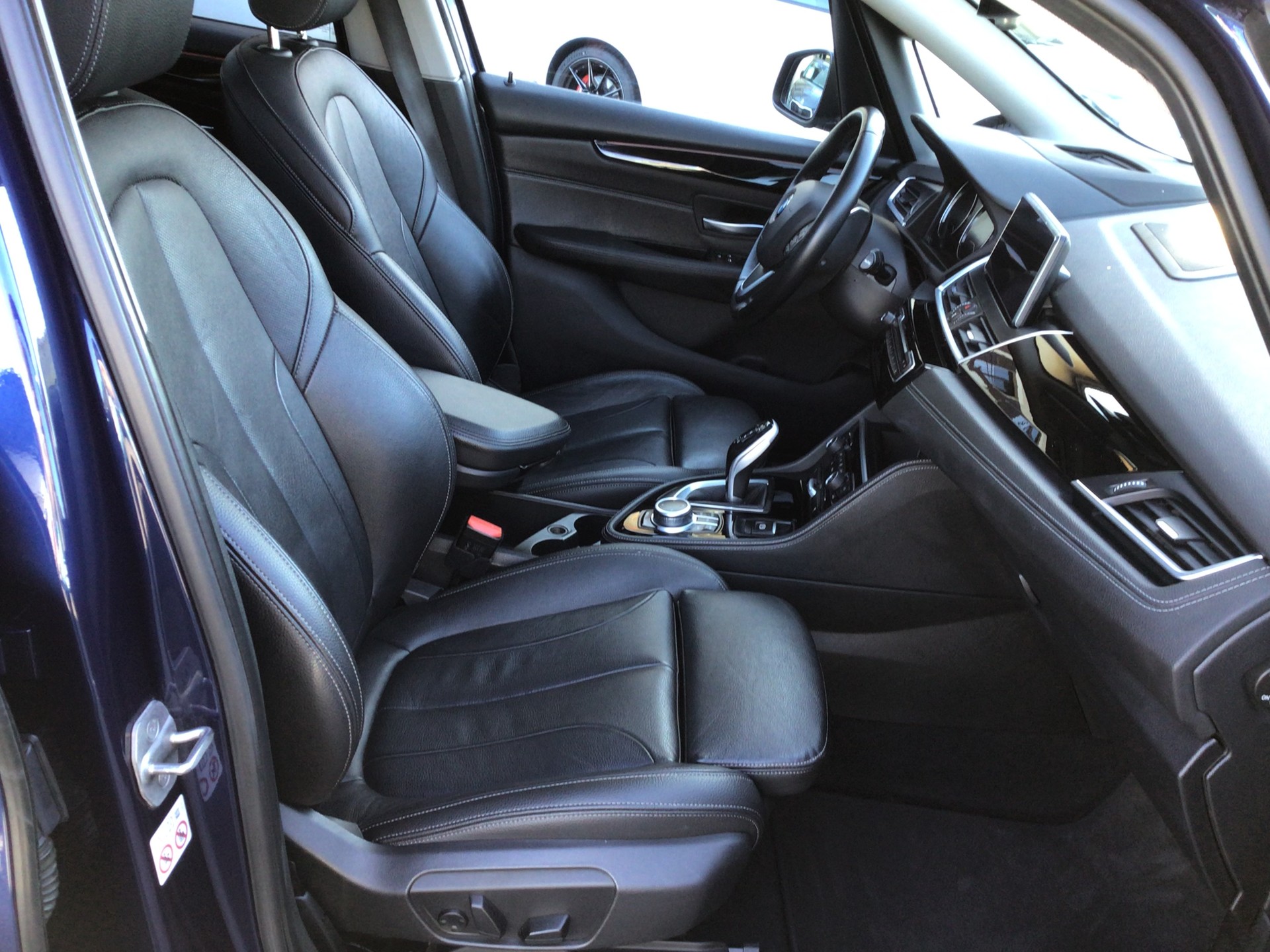 BMW 218d xDrive Active Tourer Steptronic-image-7