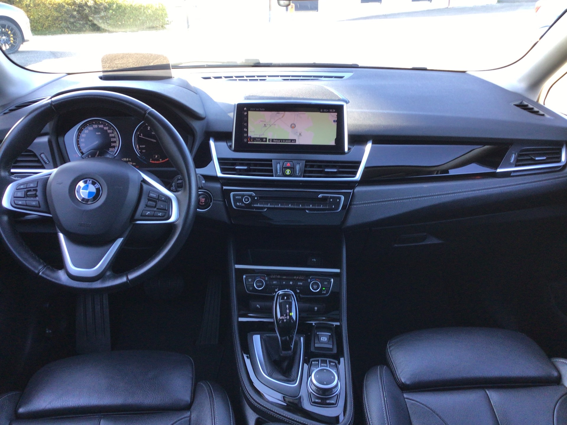 BMW 218d xDrive Active Tourer Steptronic-image-8