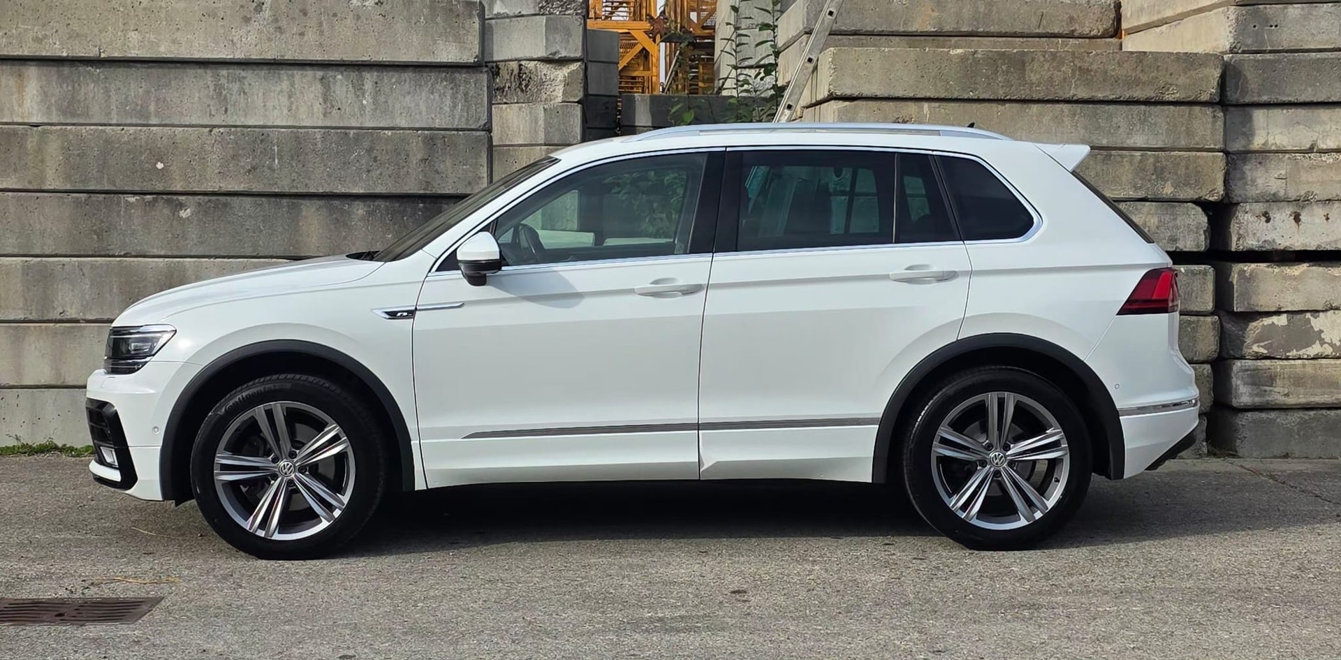 VW Tiguan 2.0TSI Highline 4Motion DSG R-line-image-1