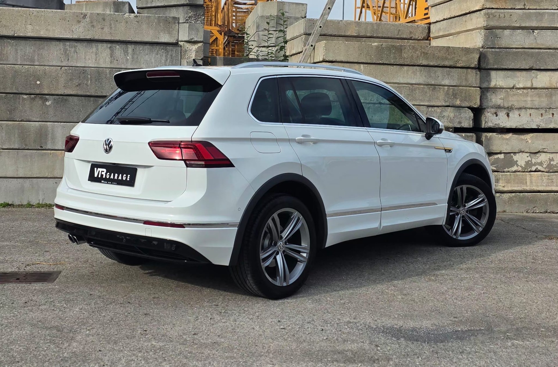 VW Tiguan 2.0TSI Highline 4Motion DSG R-line-image-3