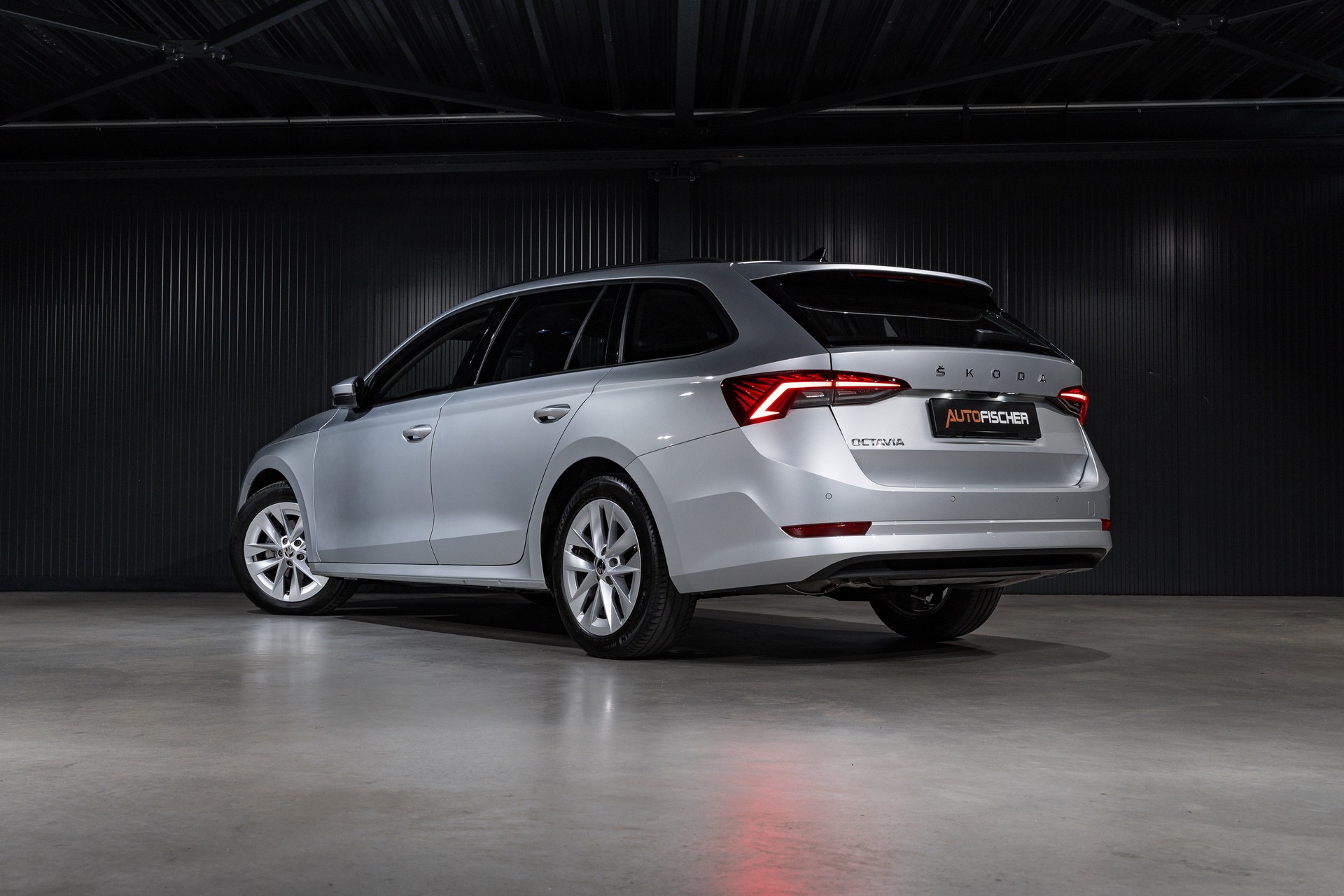 SKODA Octavia Combi 1.5 TSI ACT EVO Ambition-showroom-element-1