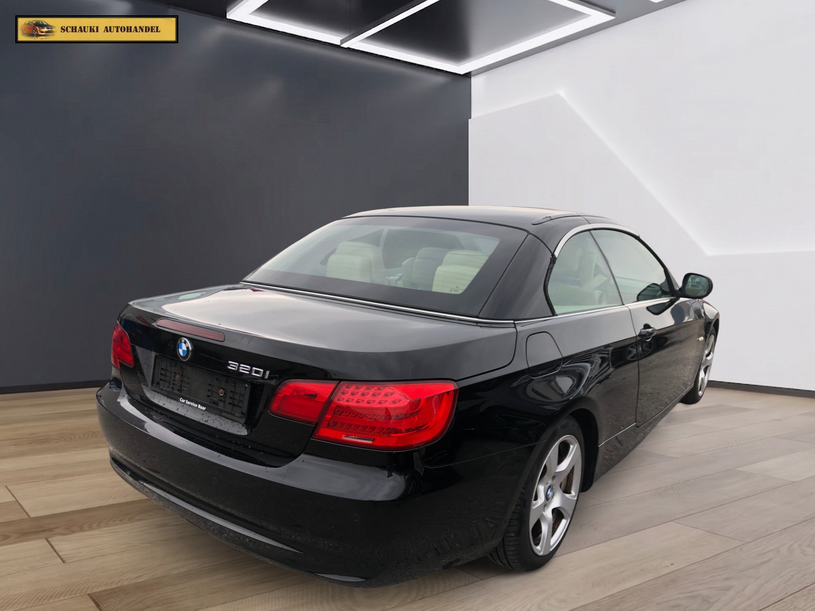 BMW 320i Cabriolet-image-6
