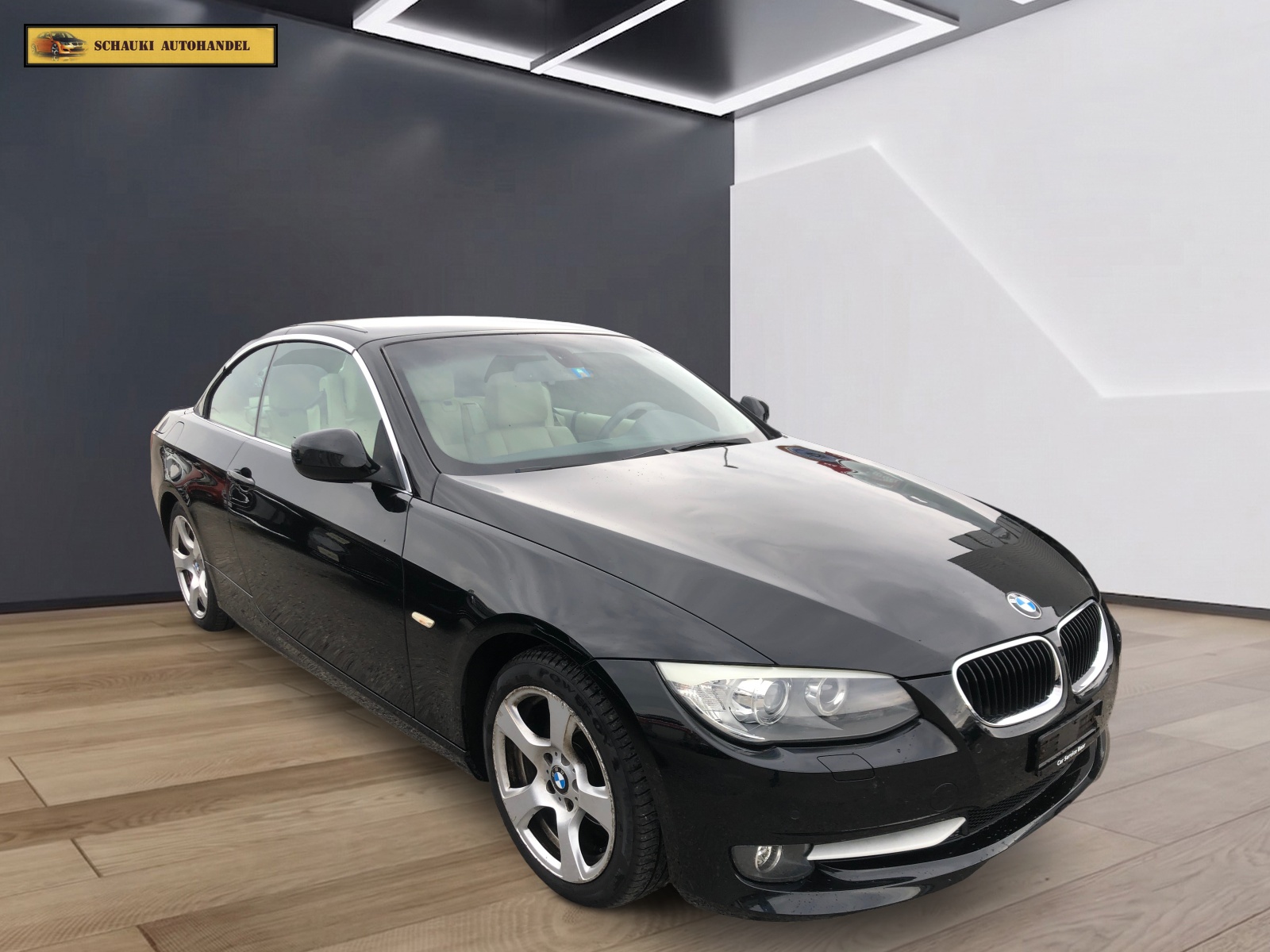 BMW 320i Cabriolet-image-4