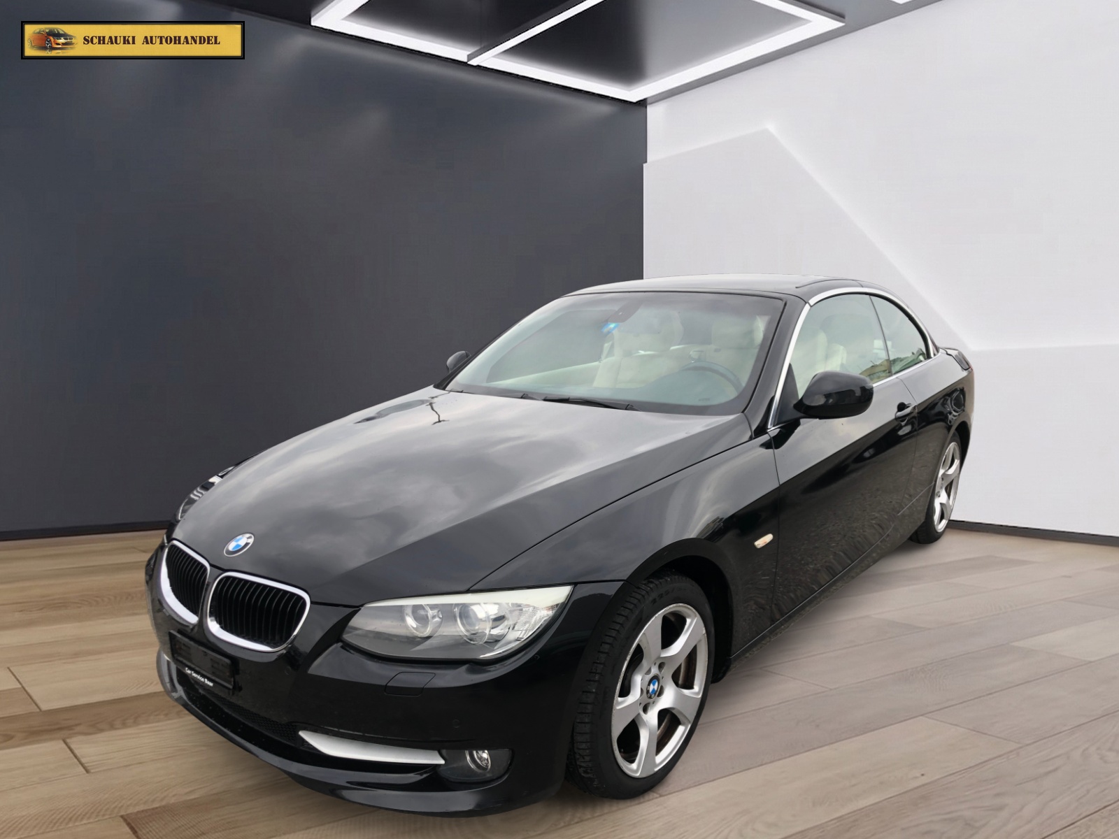 BMW 320i Cabriolet-image-0