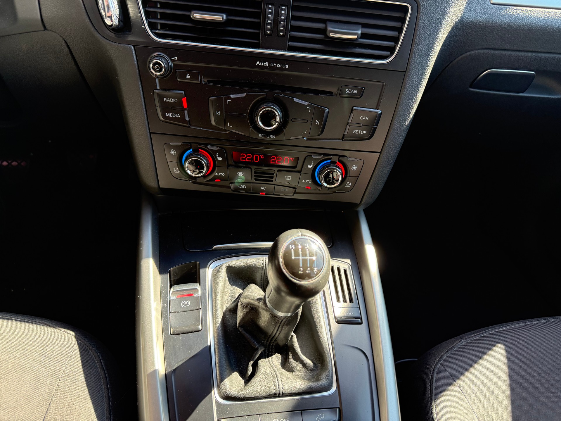 AUDI Q5 2.0 TFSI quattro-image-12