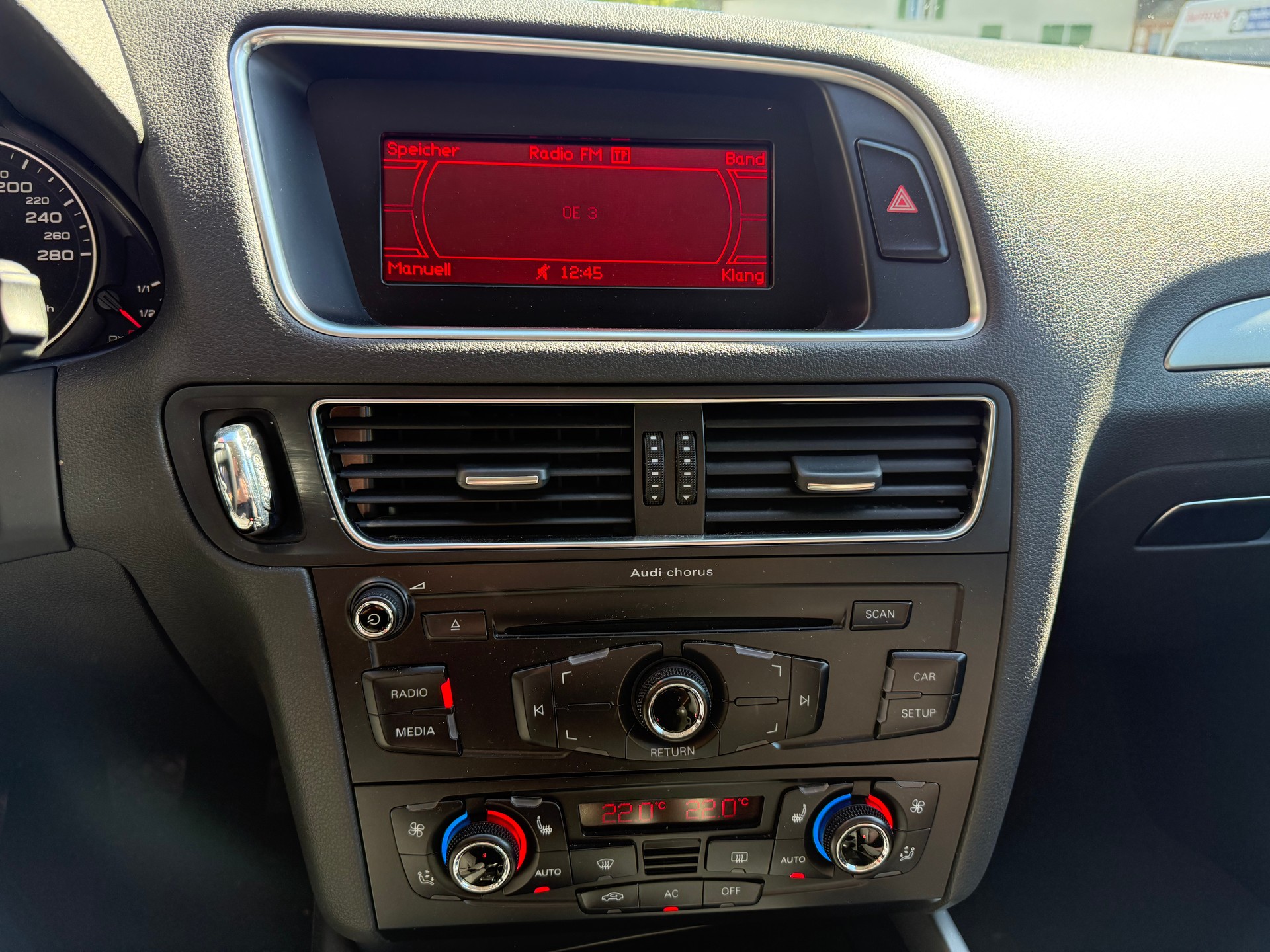 AUDI Q5 2.0 TFSI quattro-image-5